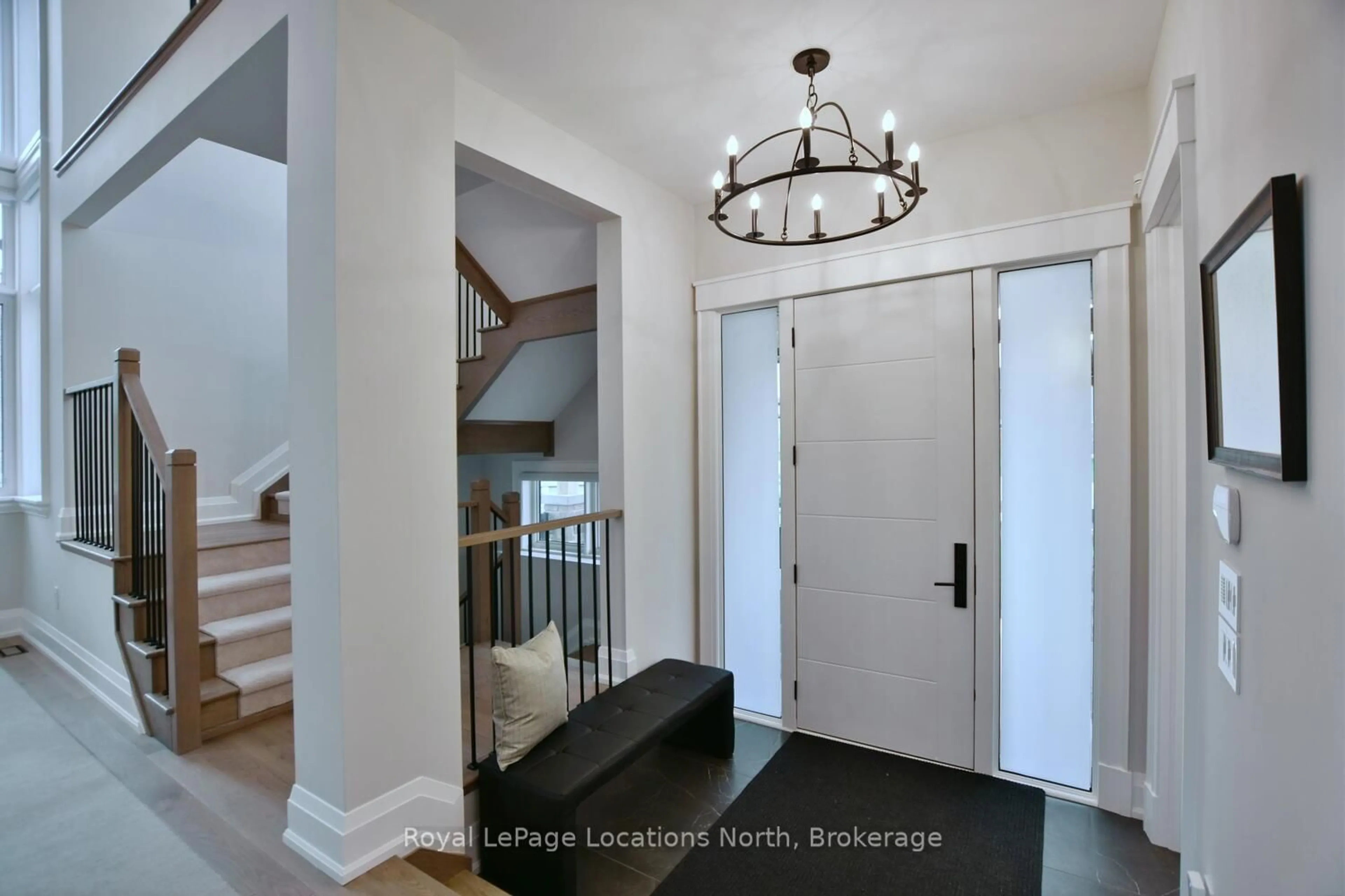 Indoor entryway for 166 Springside Cres, Blue Mountains Ontario L9Y 5L3