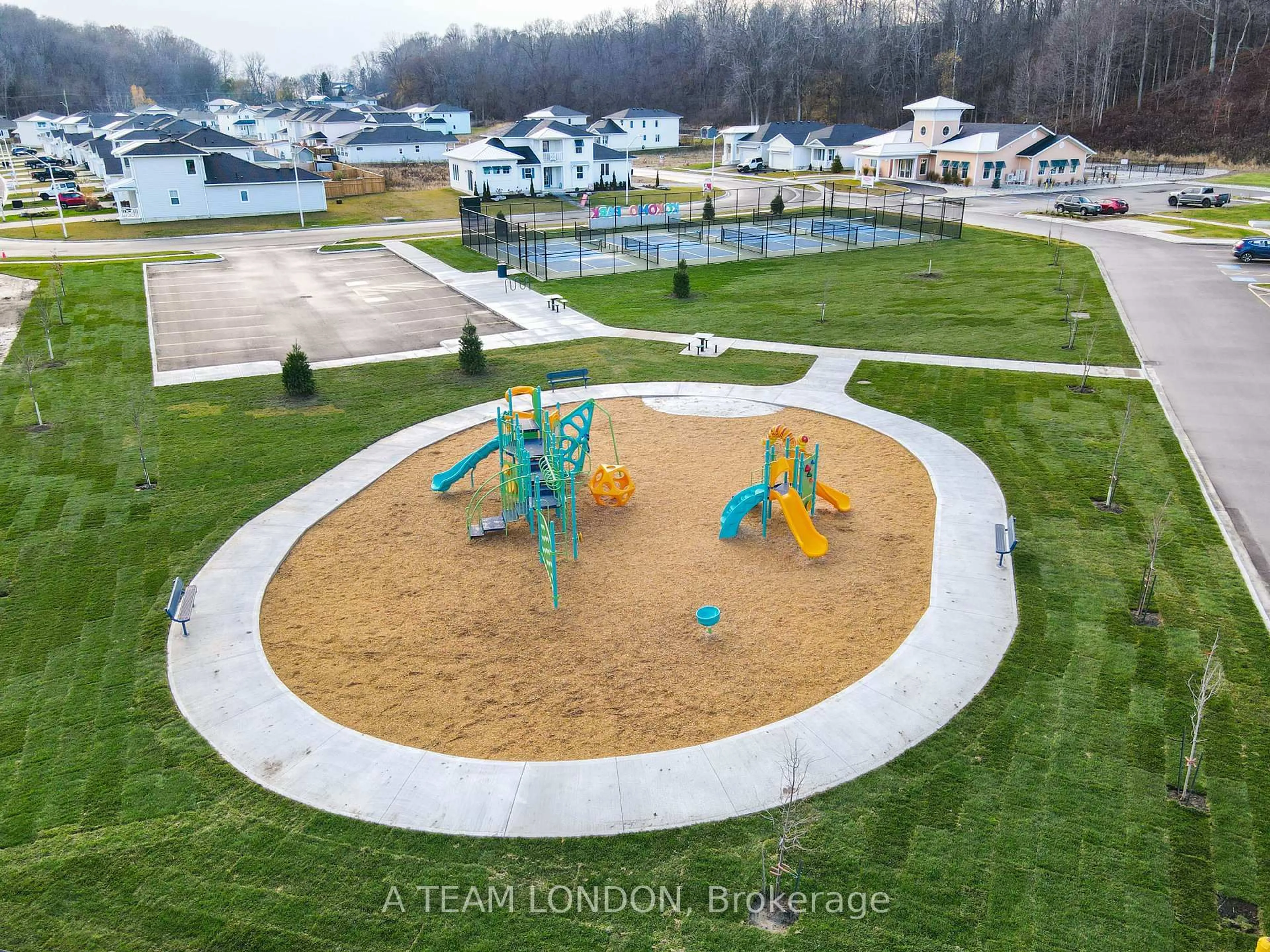 A pic from outside/outdoor area/front of a property/back of a property/a pic from drone, water/lake/river/ocean view for 100 THE PROMENADE #306, Central Elgin Ontario N5L 1C5