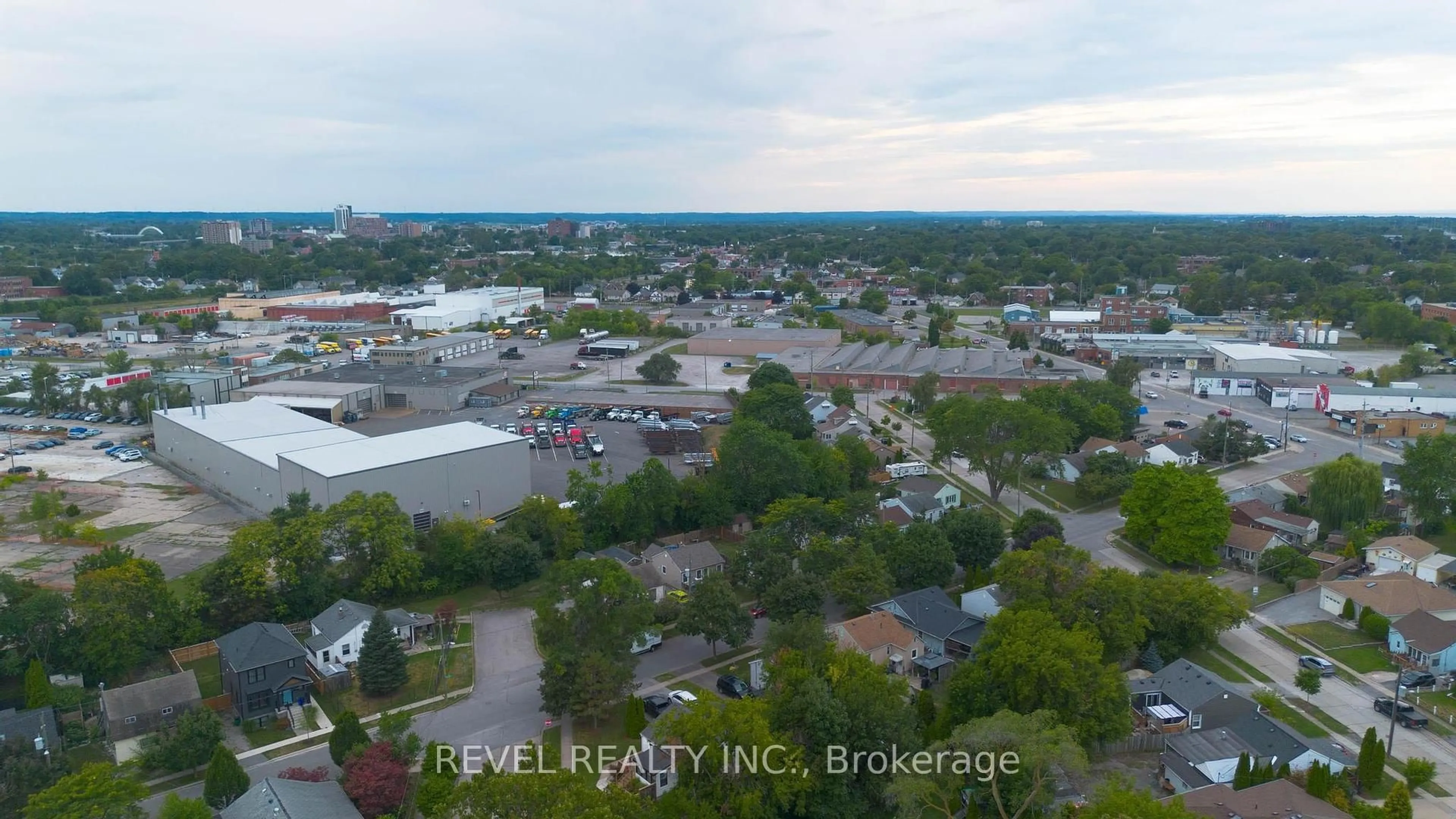 A pic from outside/outdoor area/front of a property/back of a property/a pic from drone, city buildings view from balcony for 11 Elmwood Ave, St. Catharines Ontario L2R 2T5
