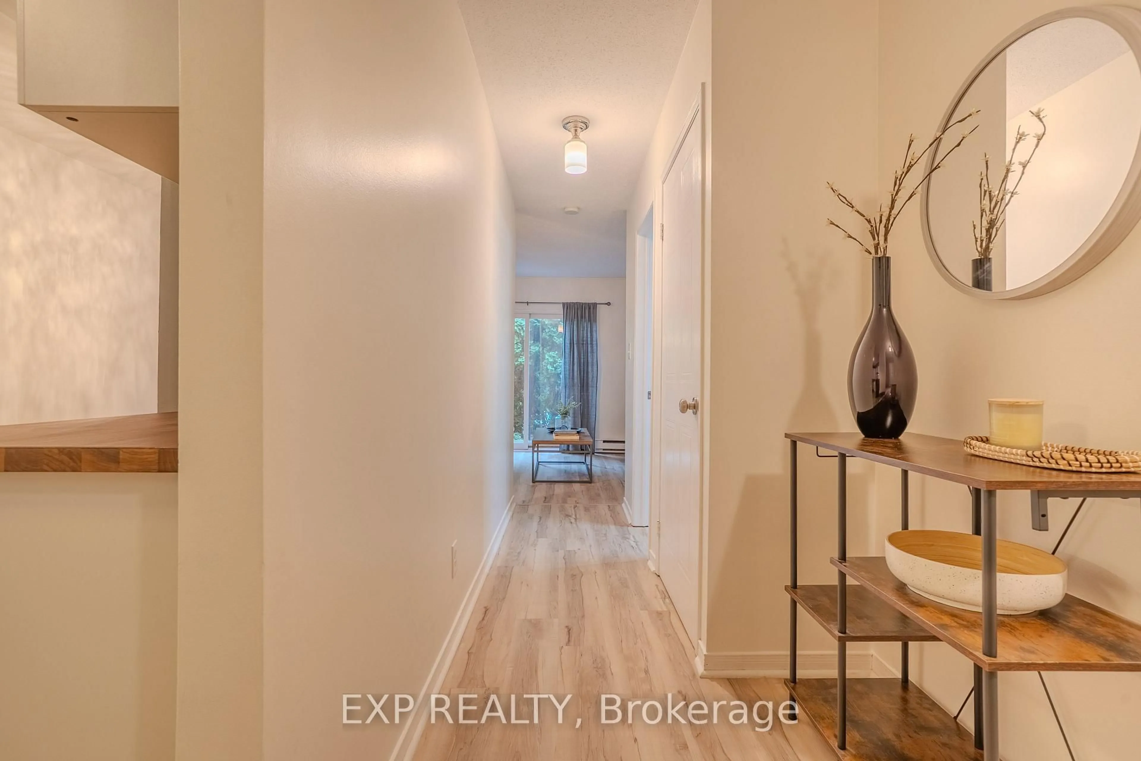 Indoor entryway for 38 Elma St #8, St. Catharines Ontario L2N 6Z3
