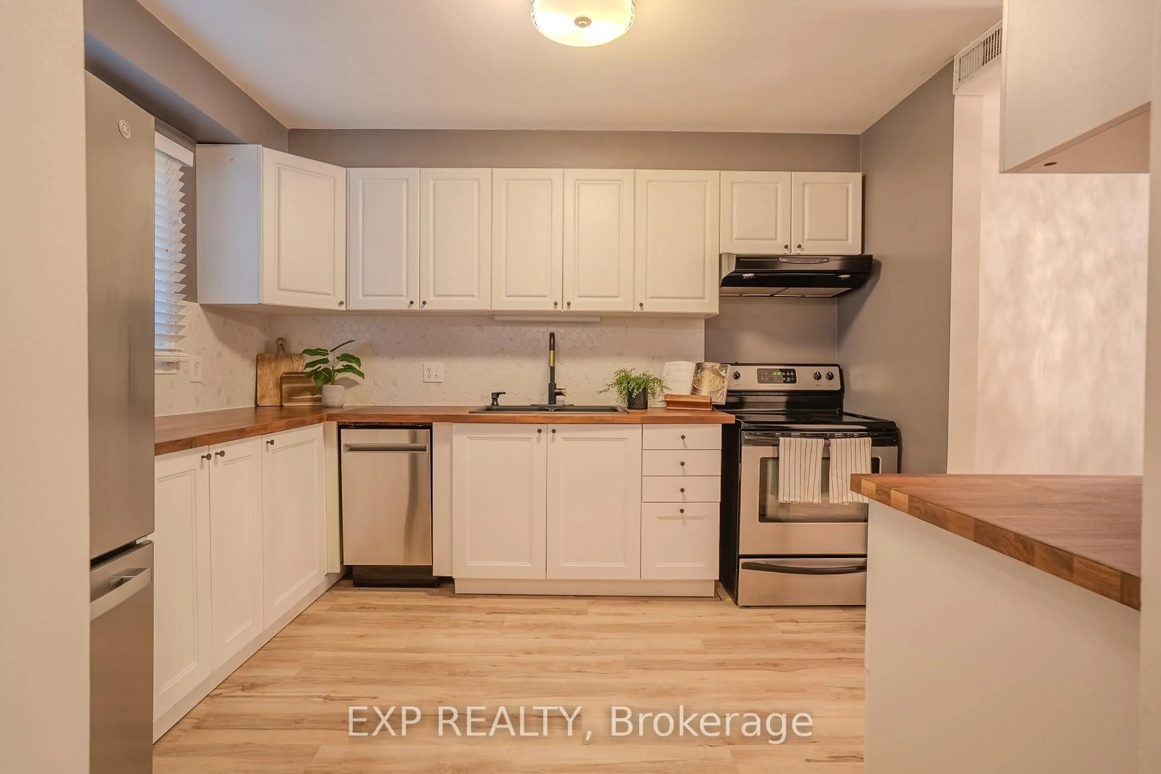 Standard kitchen, wood/laminate floor for 38 Elma St #8, St. Catharines Ontario L2N 6Z3