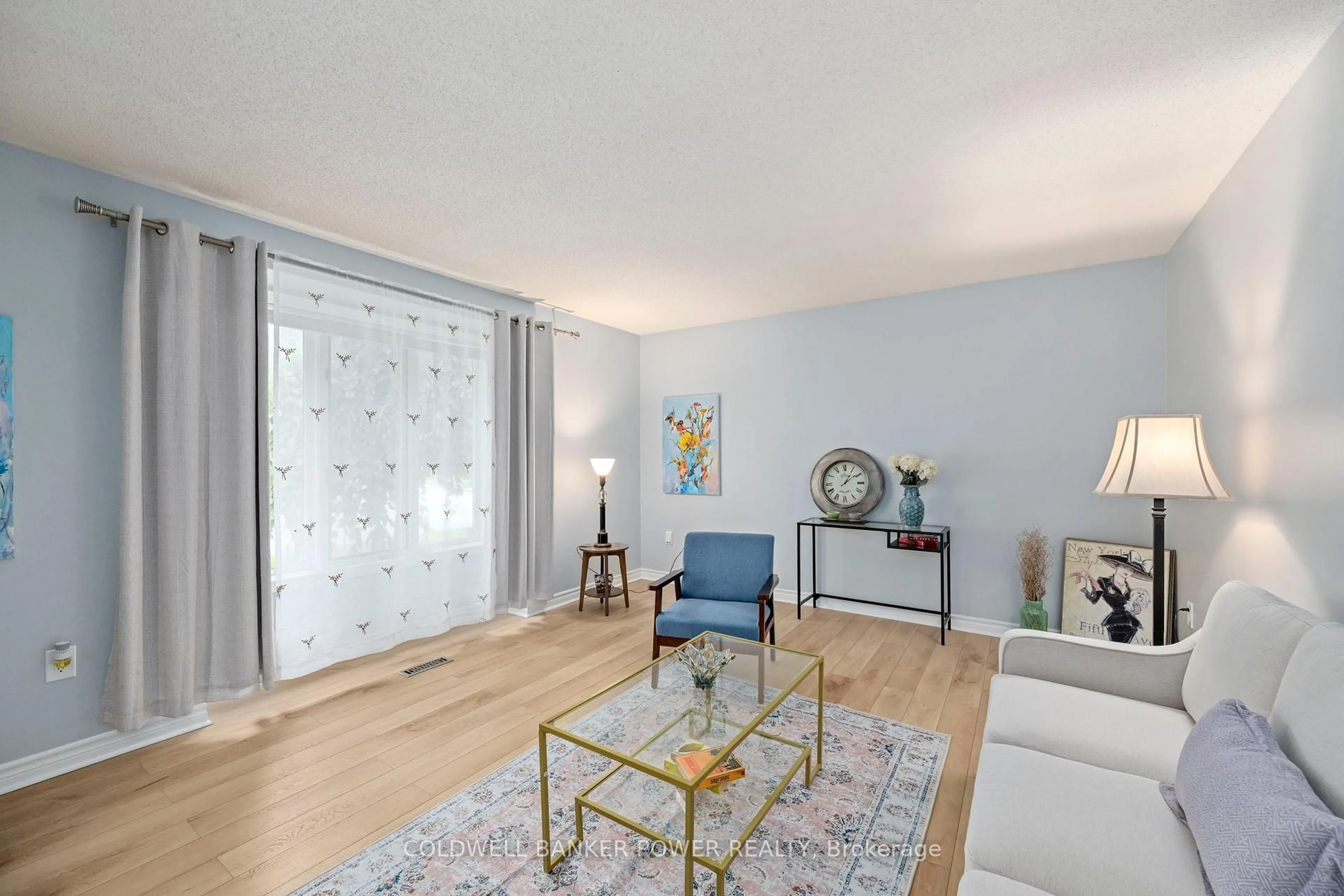 Living room with furniture, unknown for 1031 Griffith St, London South Ontario N6K 3Y7