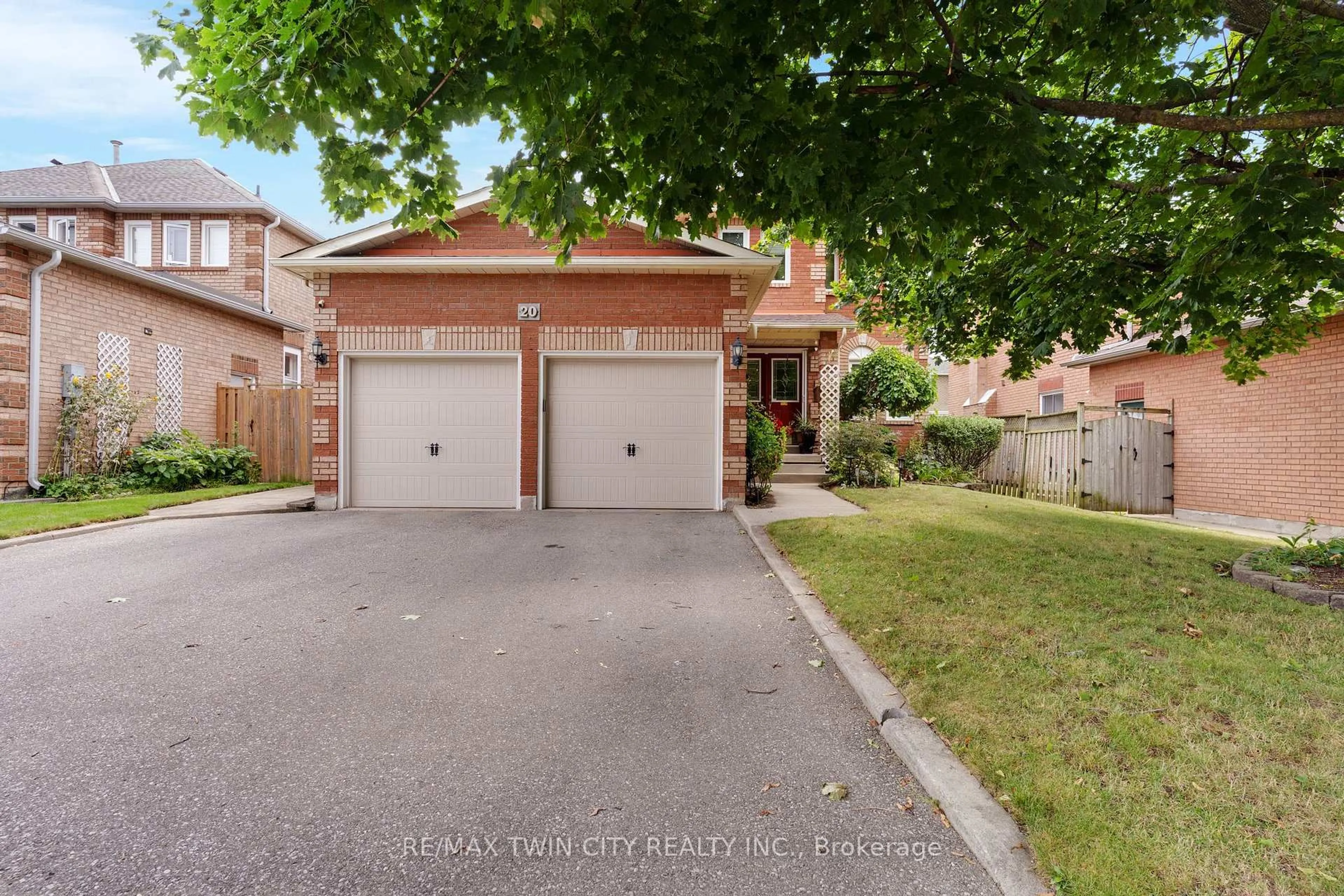 Unknown for 20 Anglerock Dr, Cambridge Ontario N1T 1L8