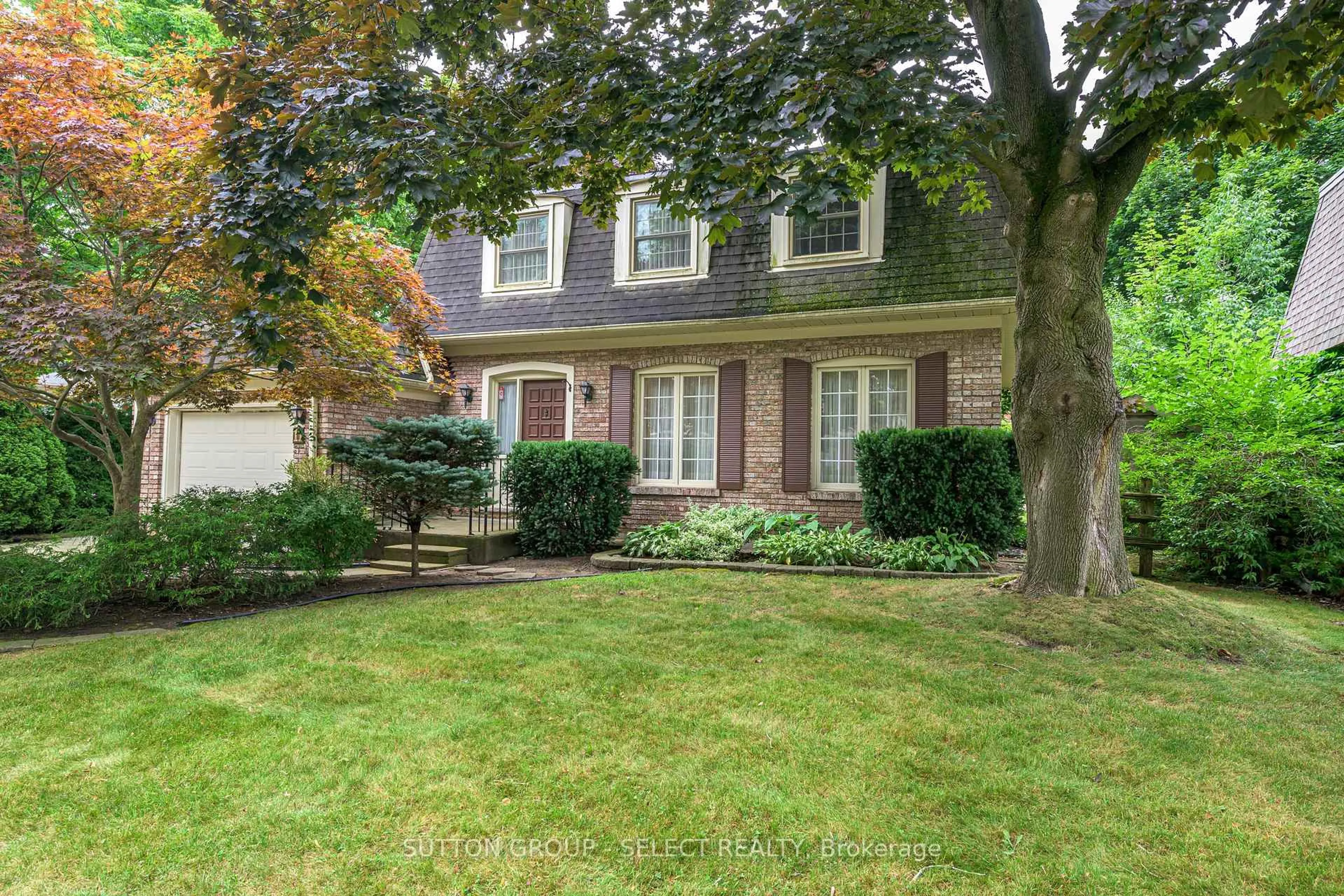 Home with vinyl exterior material, street for 11 TANGLEWOOD Ave, London South Ontario N6K 2B6