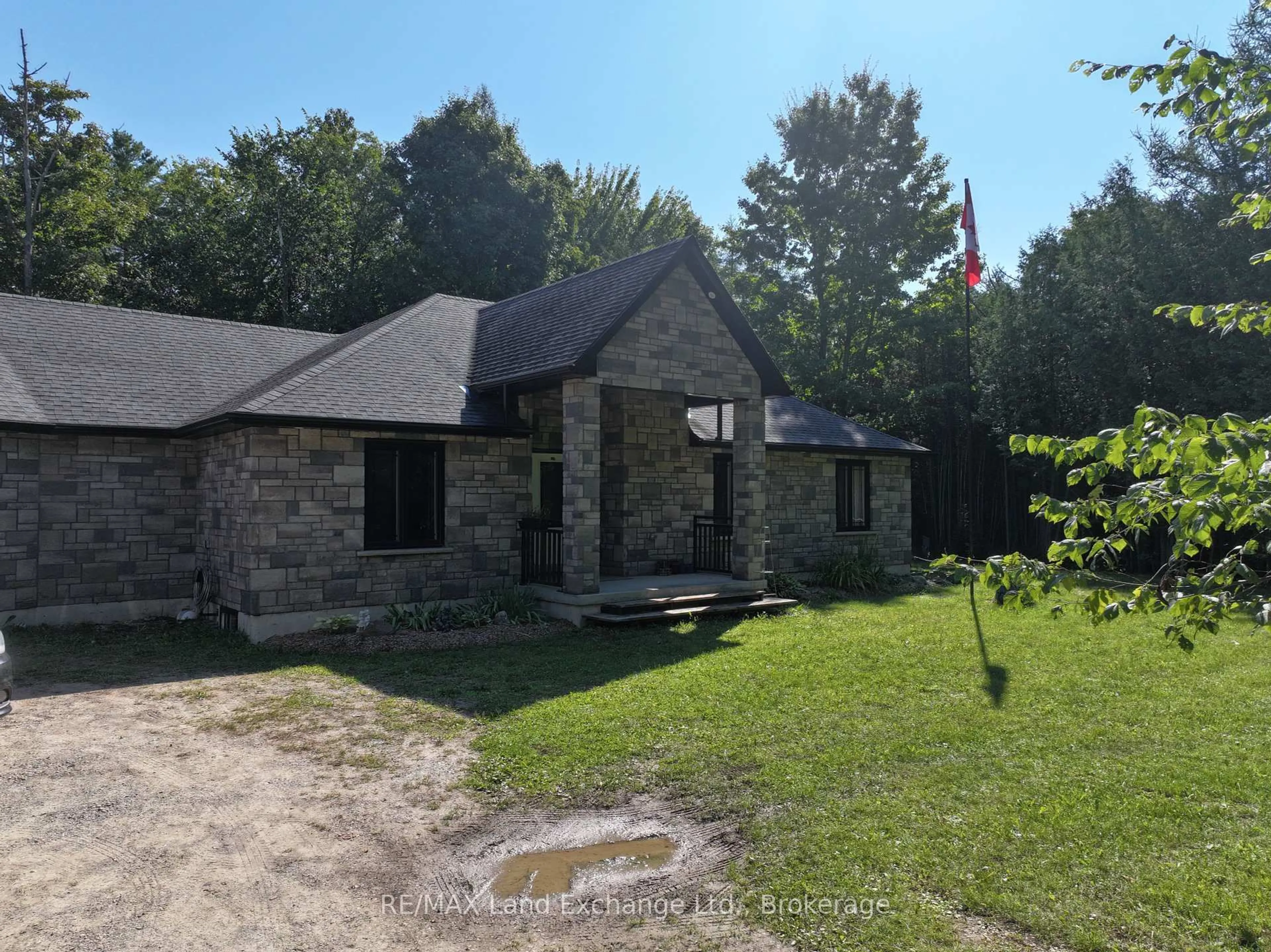 A pic from outside/outdoor area/front of a property/back of a property/a pic from drone, building for 90806 Driftwood Beach Rd, Howick Ontario N0G 1M0