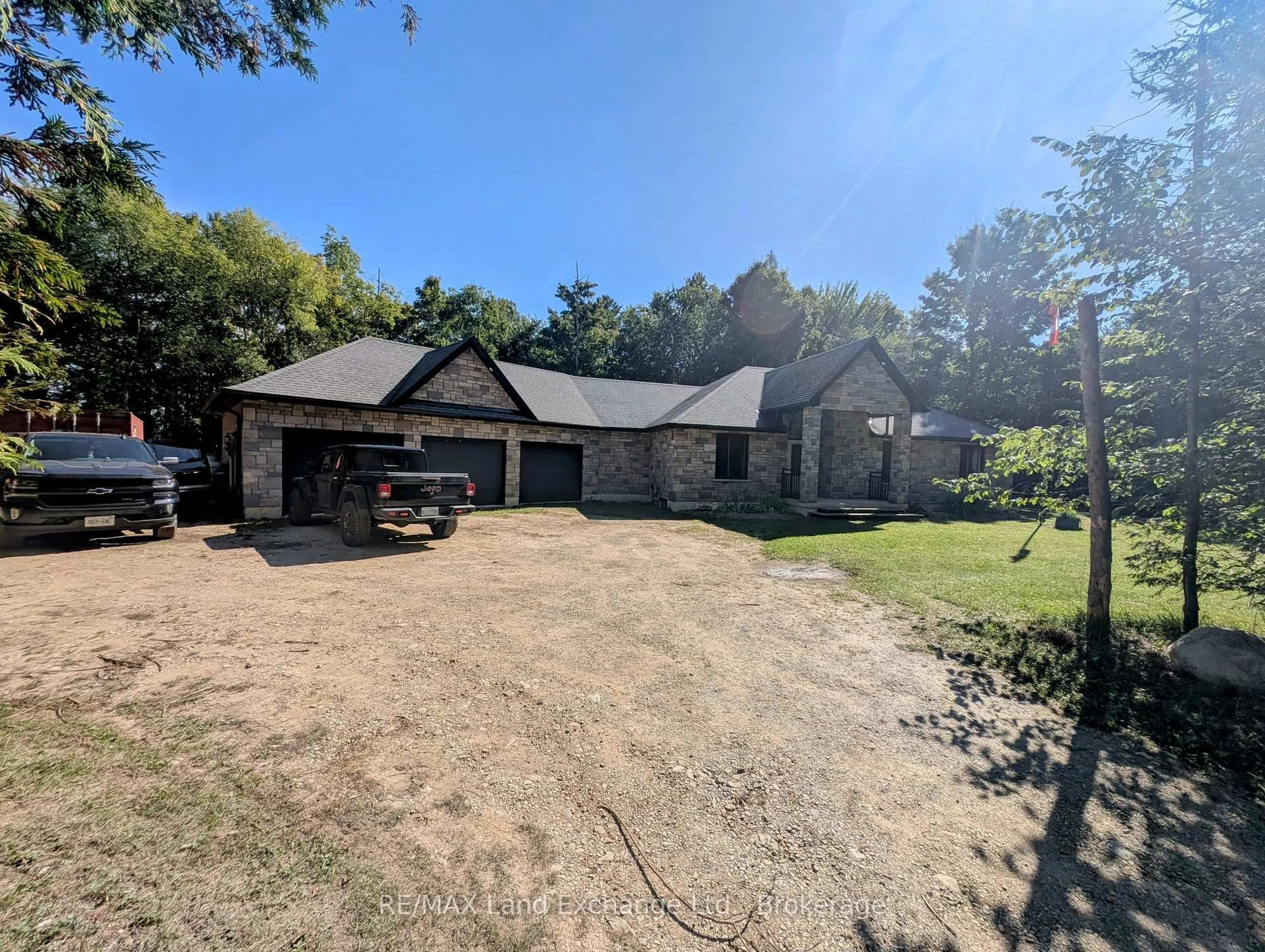A pic from outside/outdoor area/front of a property/back of a property/a pic from drone, unknown for 90806 Driftwood Beach Rd, Howick Ontario N0G 1M0