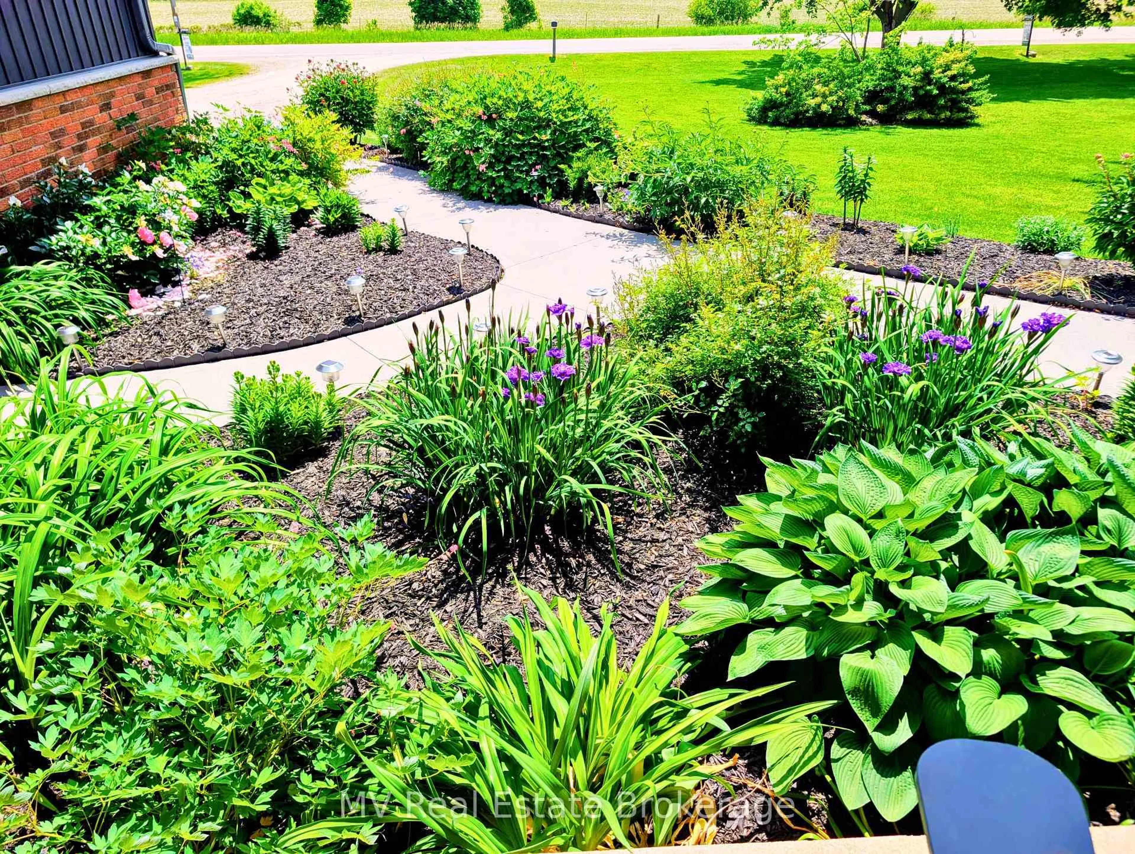 Patio, street for 8378 Wellington Road 22, Centre Wellington Ontario N0B 2K0
