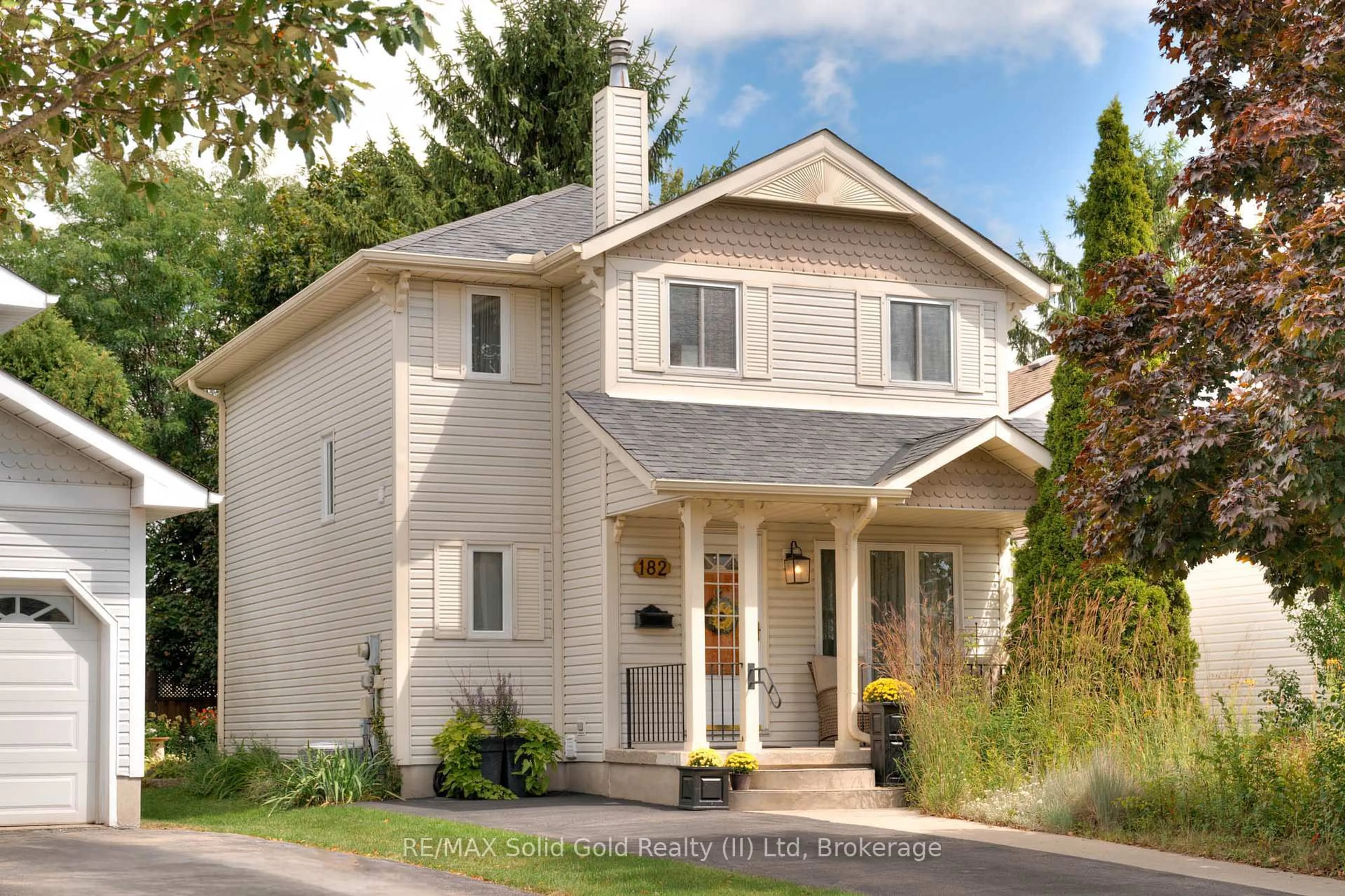 Home with vinyl exterior material, street for 182 Auburn Dr, Waterloo Ontario N2K 3T1