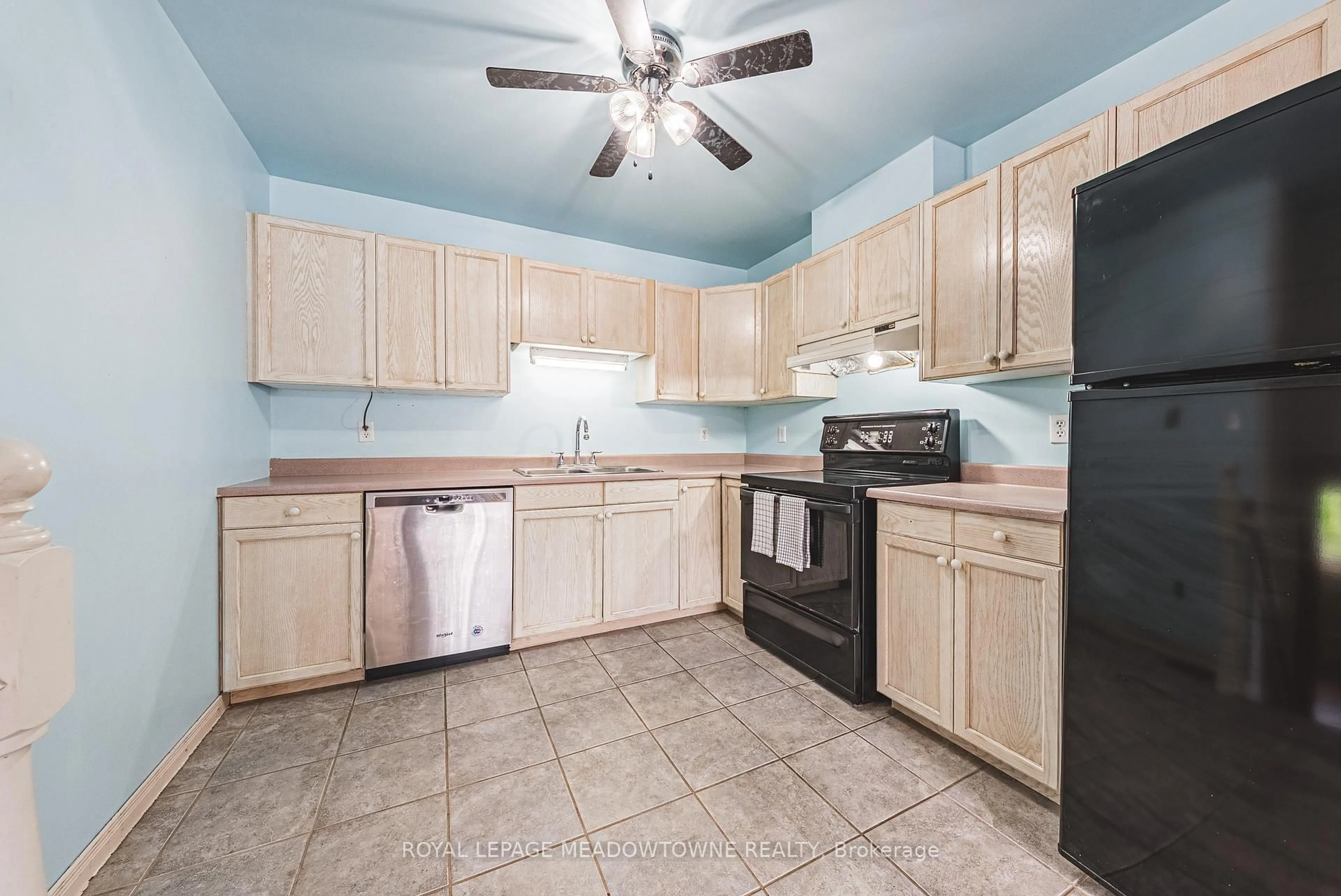 Standard kitchen, ceramic/tile floor for 116 Dyer Crt, Cambridge Ontario N3C 4B9