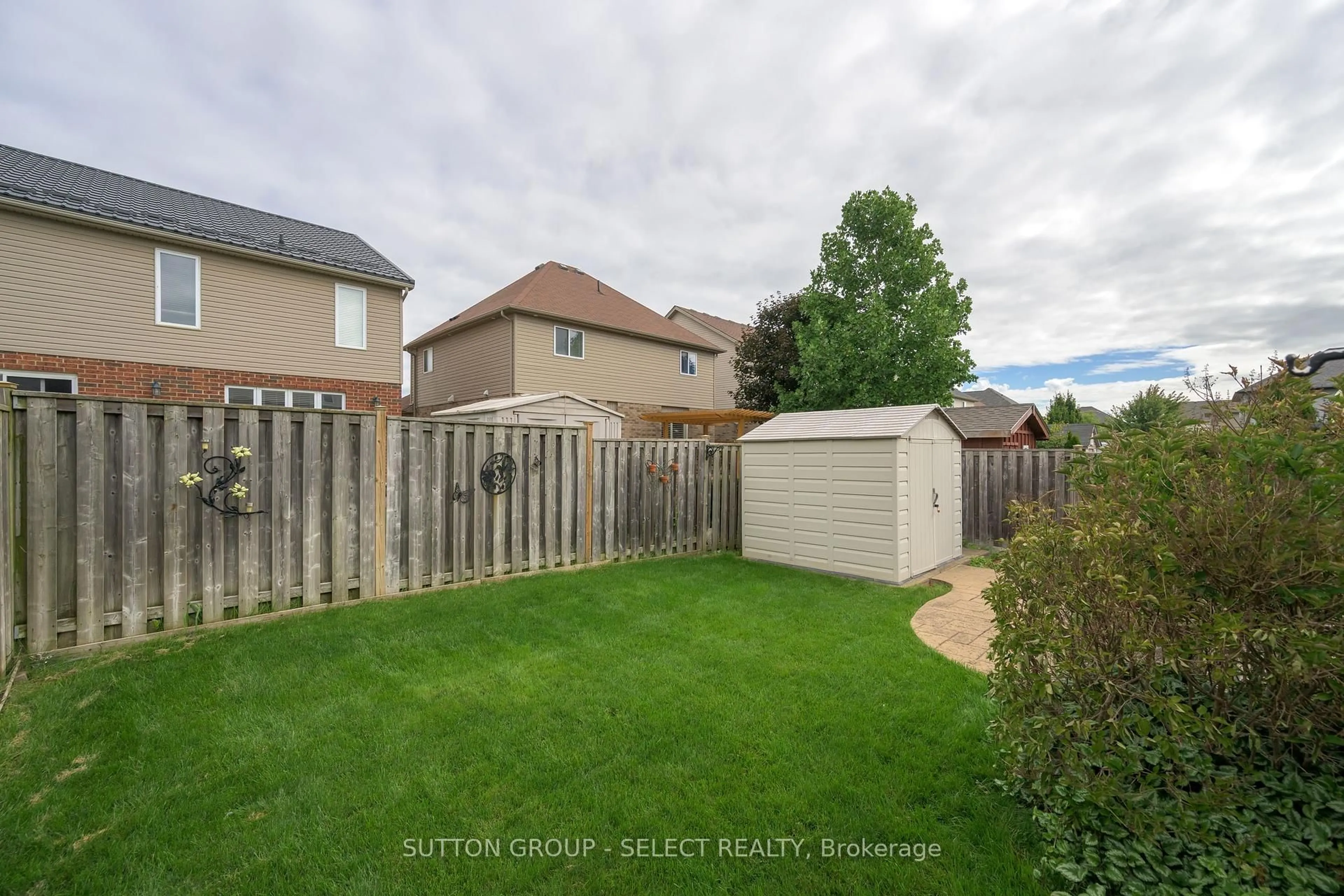 Unknown for 2462 Asima Dr, London South Ontario N6M 0B3