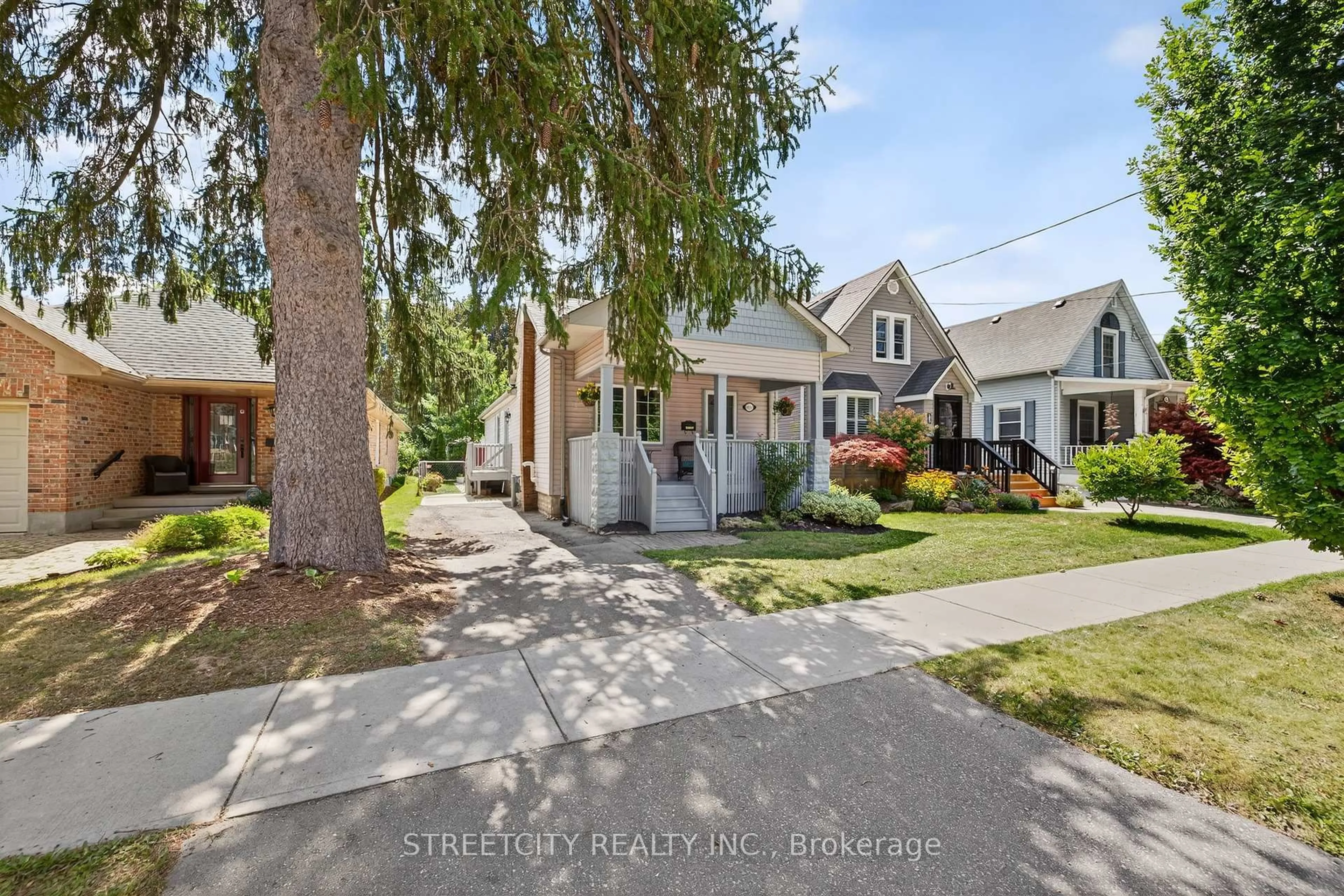 A pic from outside/outdoor area/front of a property/back of a property/a pic from drone, street for 105A Devonshire Ave, London South Ontario N6C 2H6