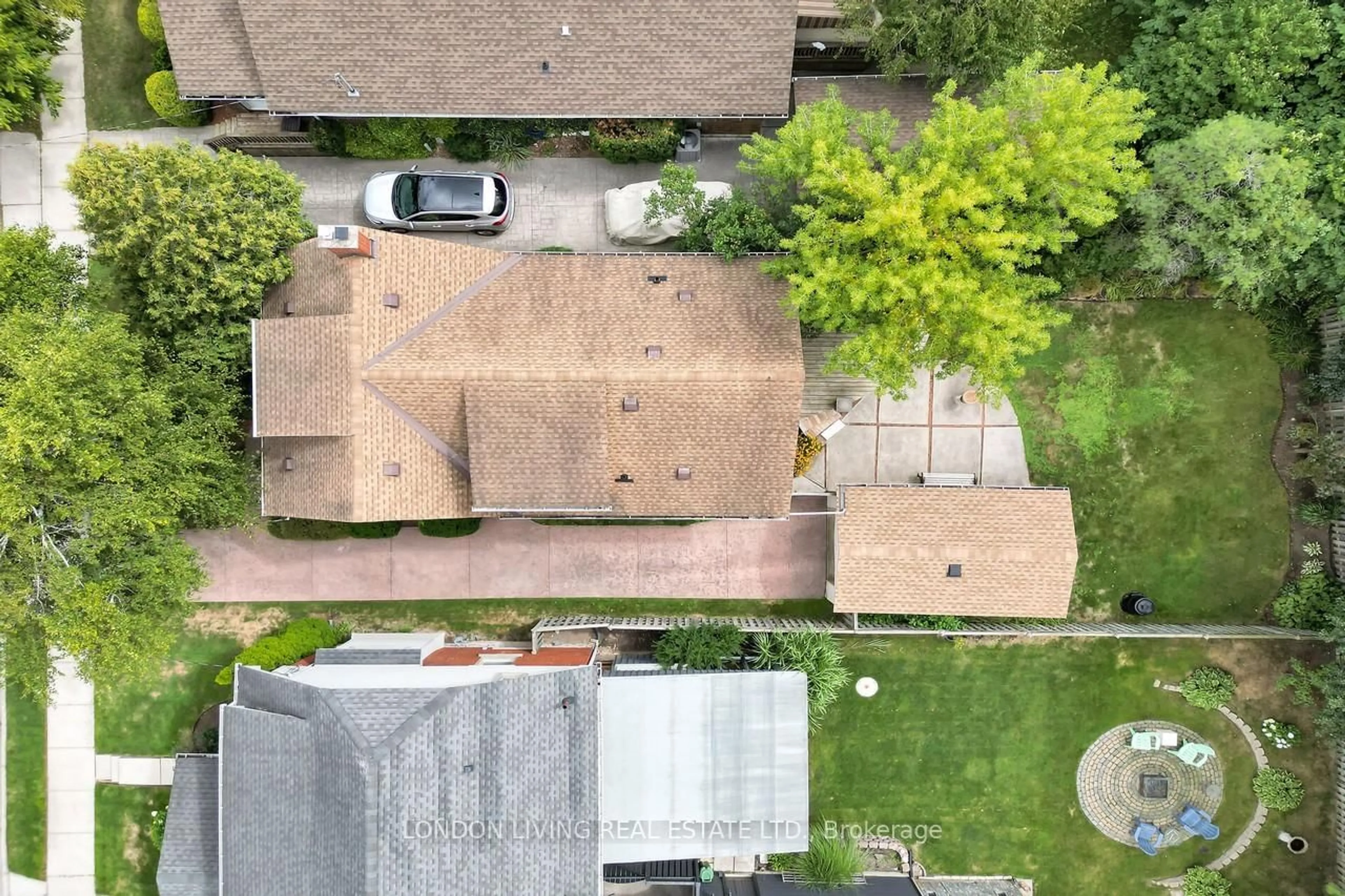 A pic from outside/outdoor area/front of a property/back of a property/a pic from drone, street for 111 Garfield Ave, London South Ontario N6C 2B7