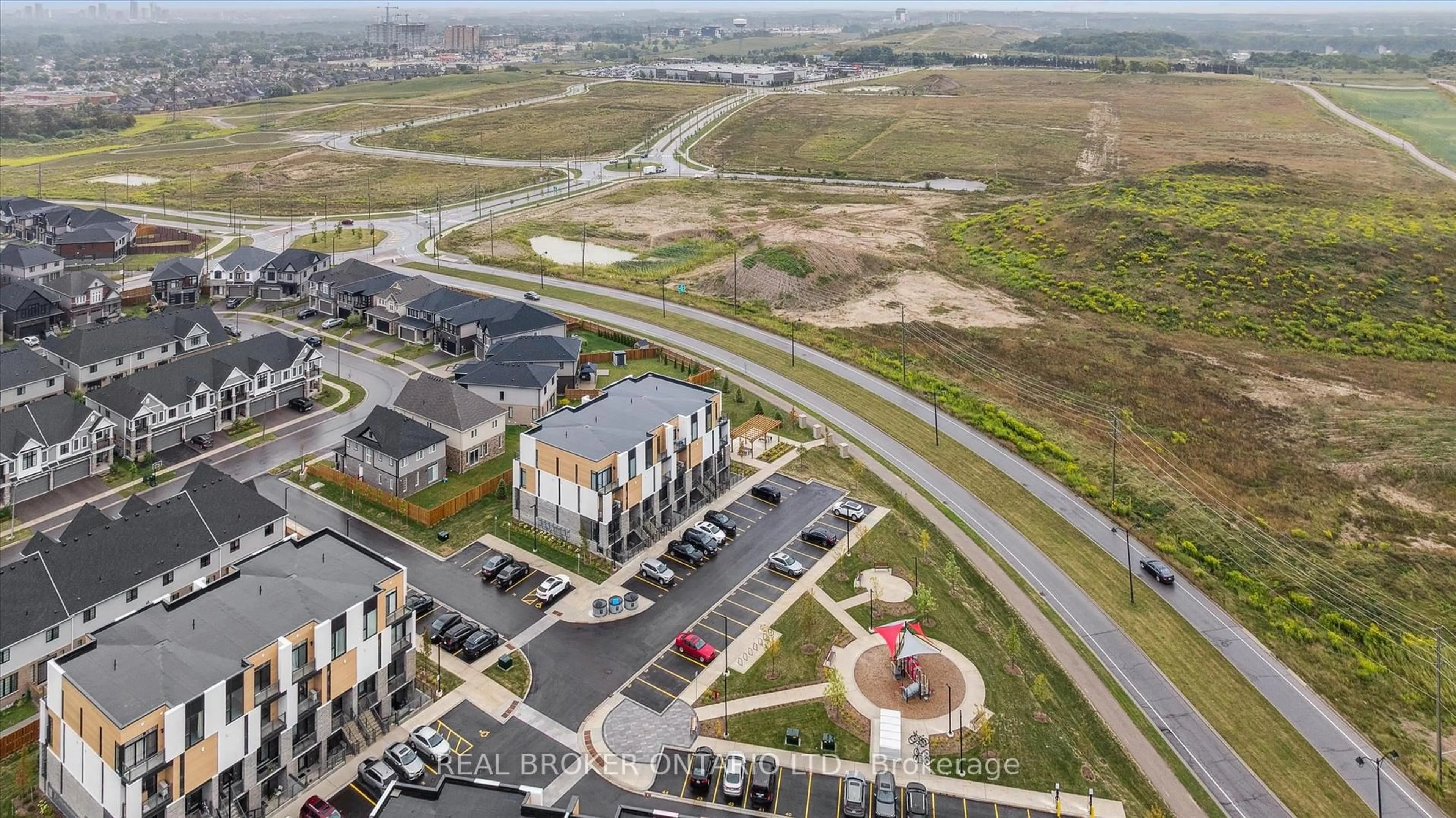 A pic from outside/outdoor area/front of a property/back of a property/a pic from drone, street for 142 FOAMFLOWER Pl #35, Waterloo Ontario N2V 0J1