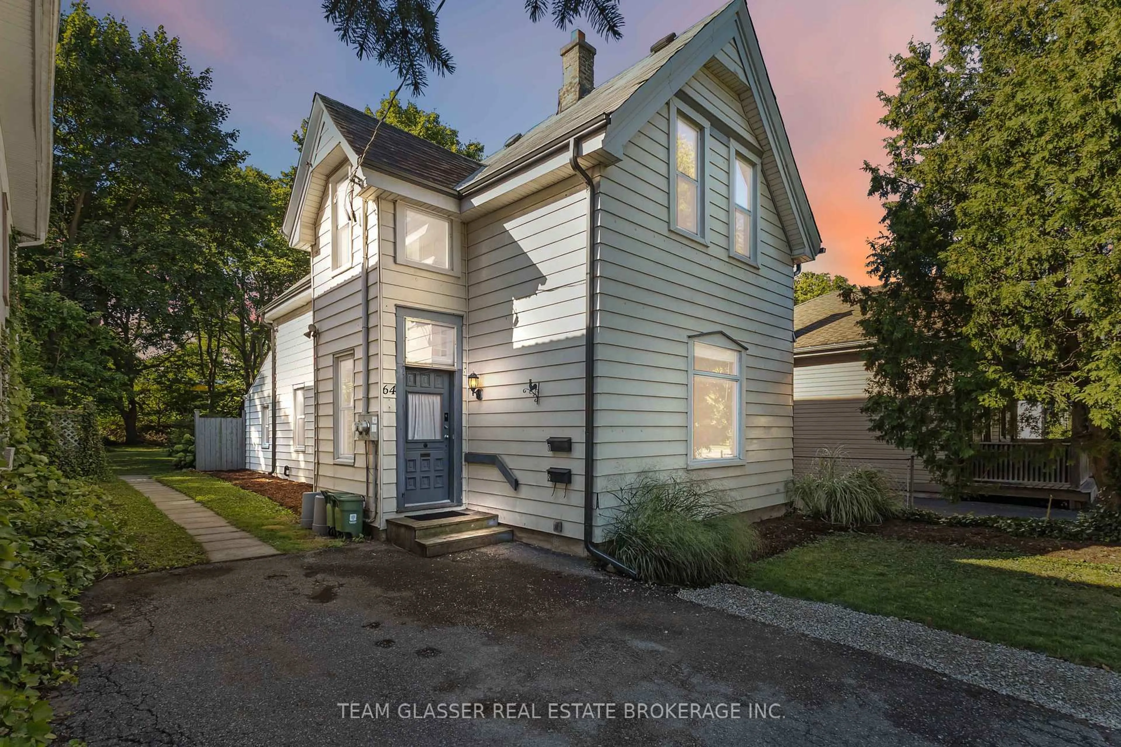A pic from outside/outdoor area/front of a property/back of a property/a pic from drone, street for 64 Stanley St, London South Ontario N6C 1B1