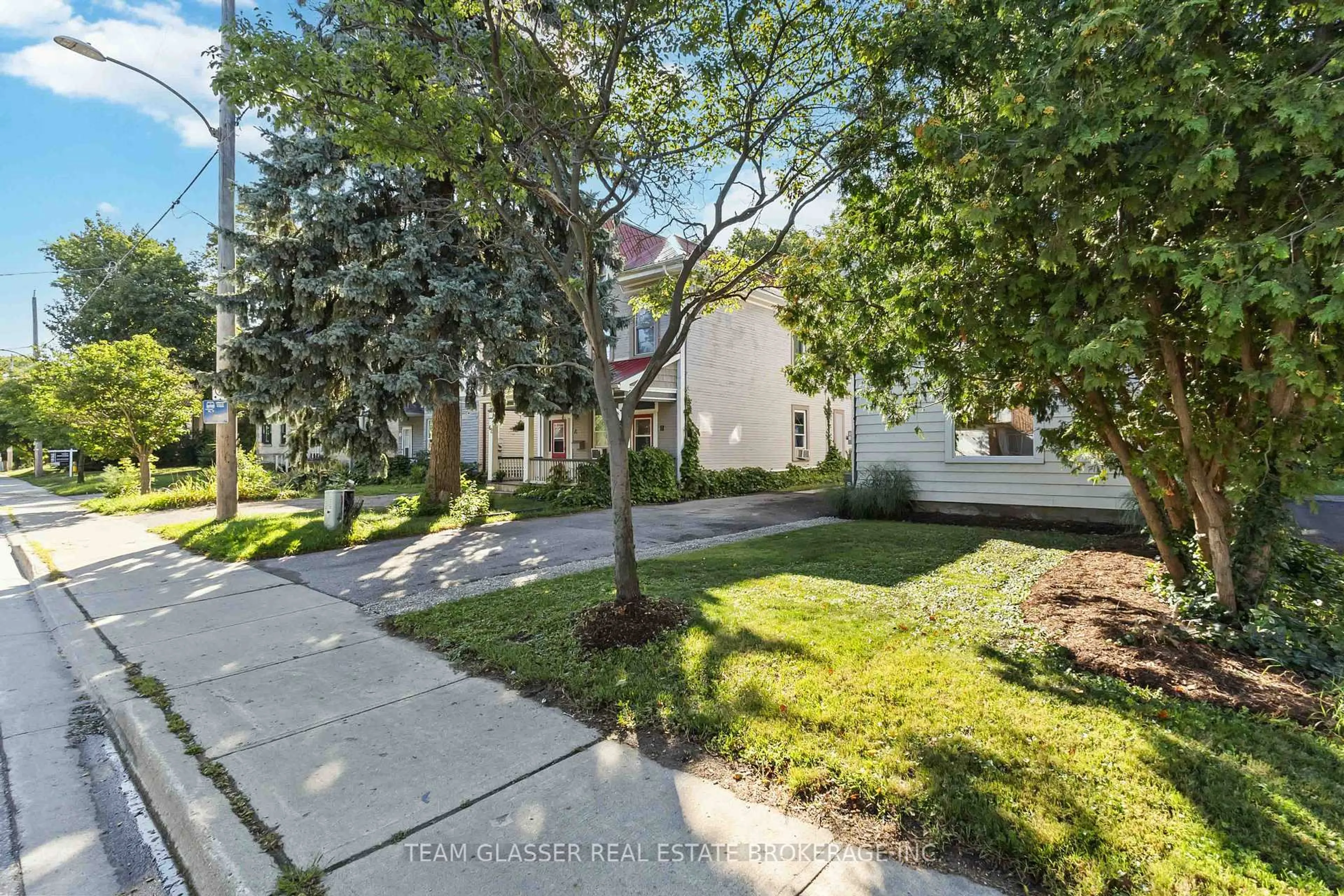 A pic from outside/outdoor area/front of a property/back of a property/a pic from drone, street for 64 Stanley St, London South Ontario N6C 1B1