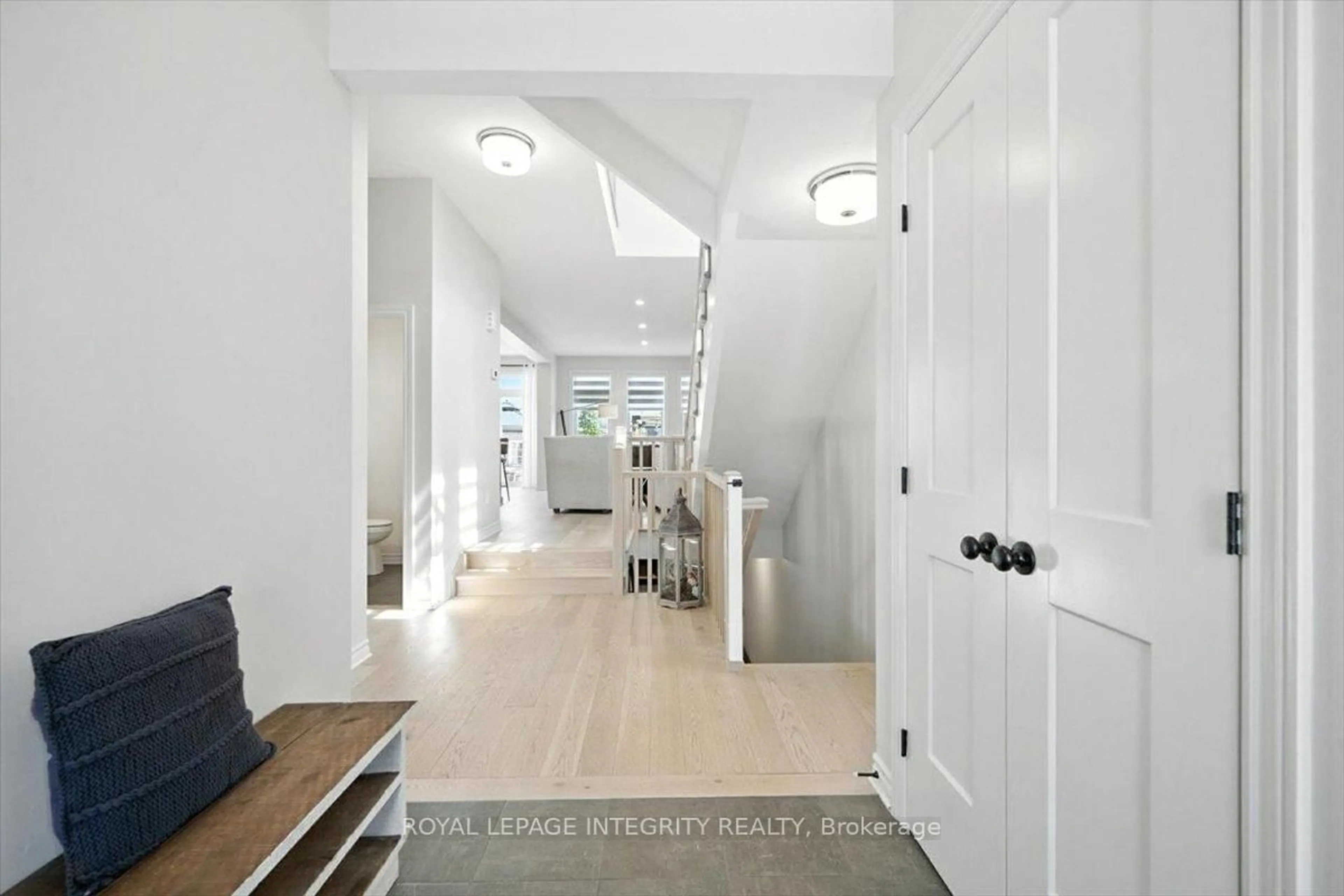 Indoor entryway for 115 Bonne Renommee Ave, Ottawa Ontario K4A 5J9