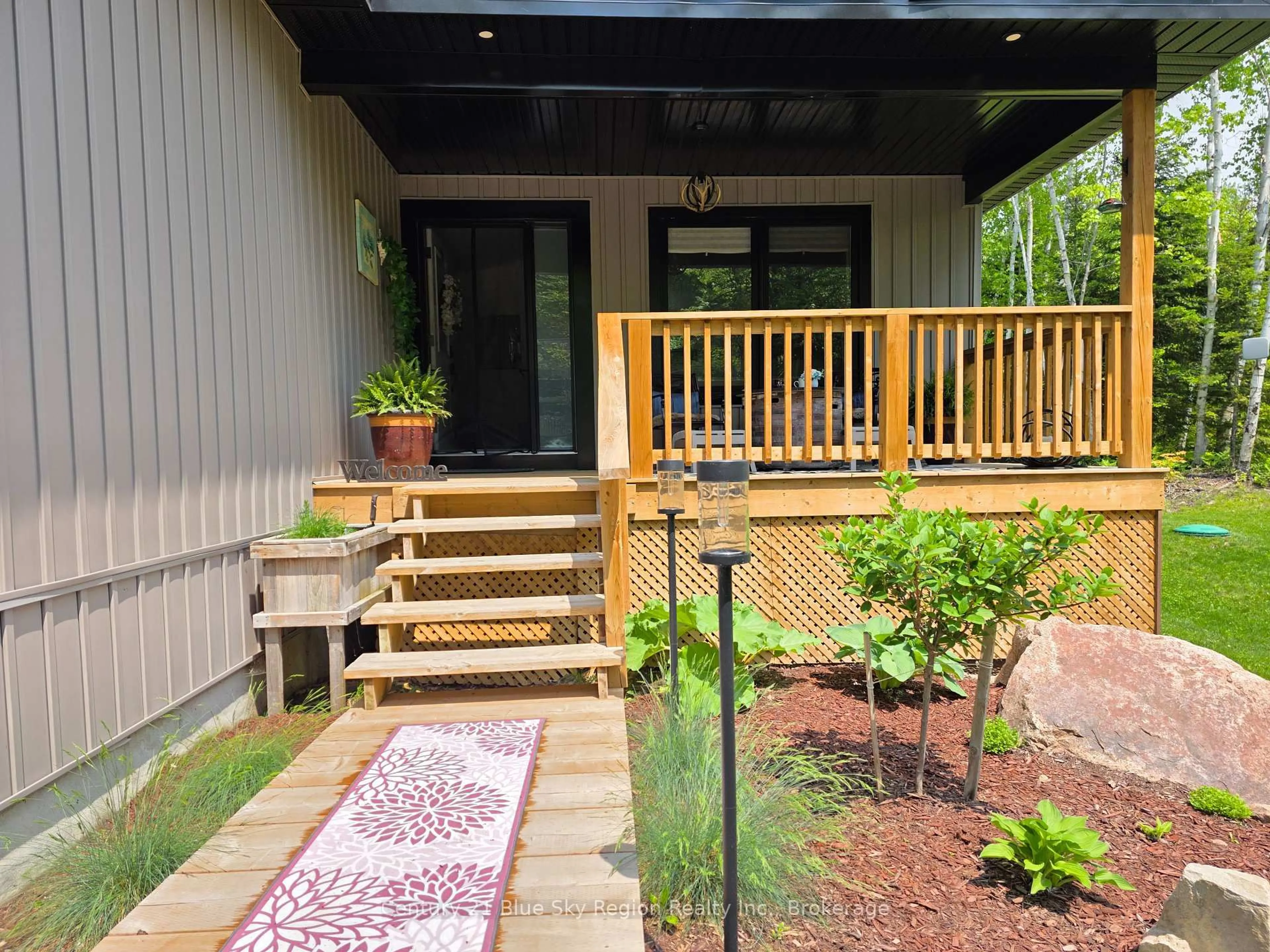Indoor entryway for 104 GREENWOOD Dr, Bonfield Ontario P0H 1E0