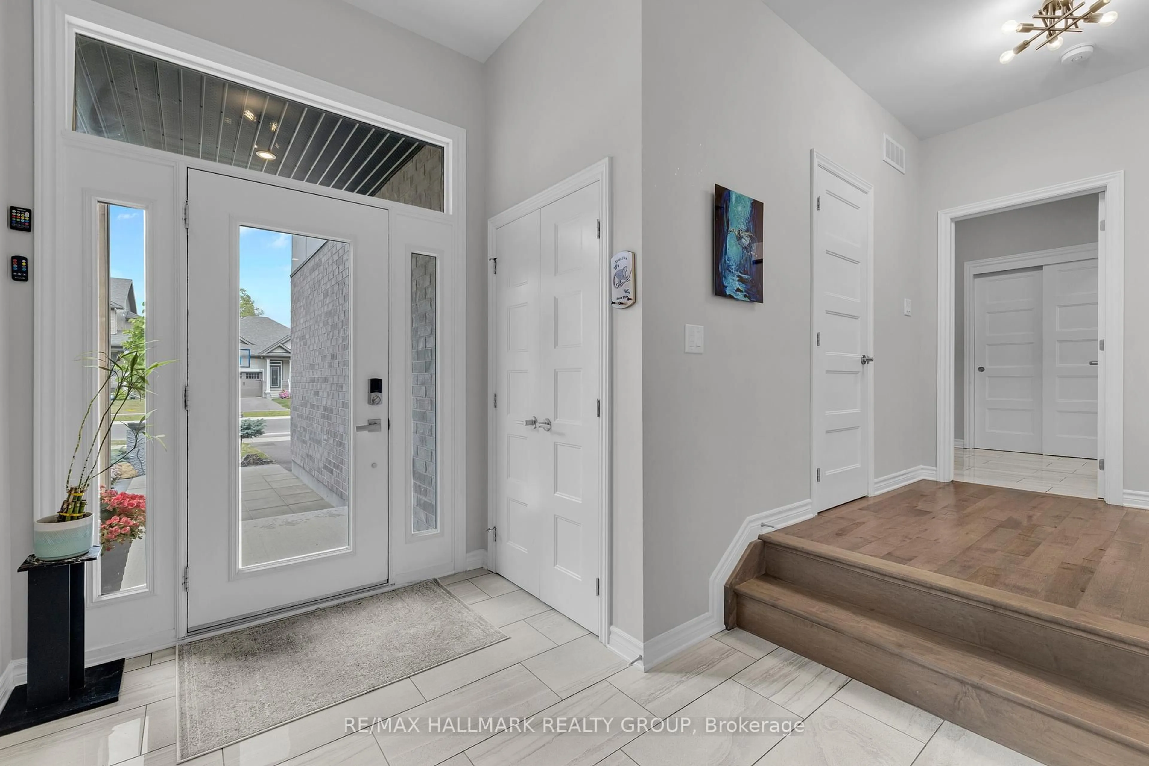 Indoor entryway for 215 Blackhorse Dr, North Grenville Ontario K0G 1J0
