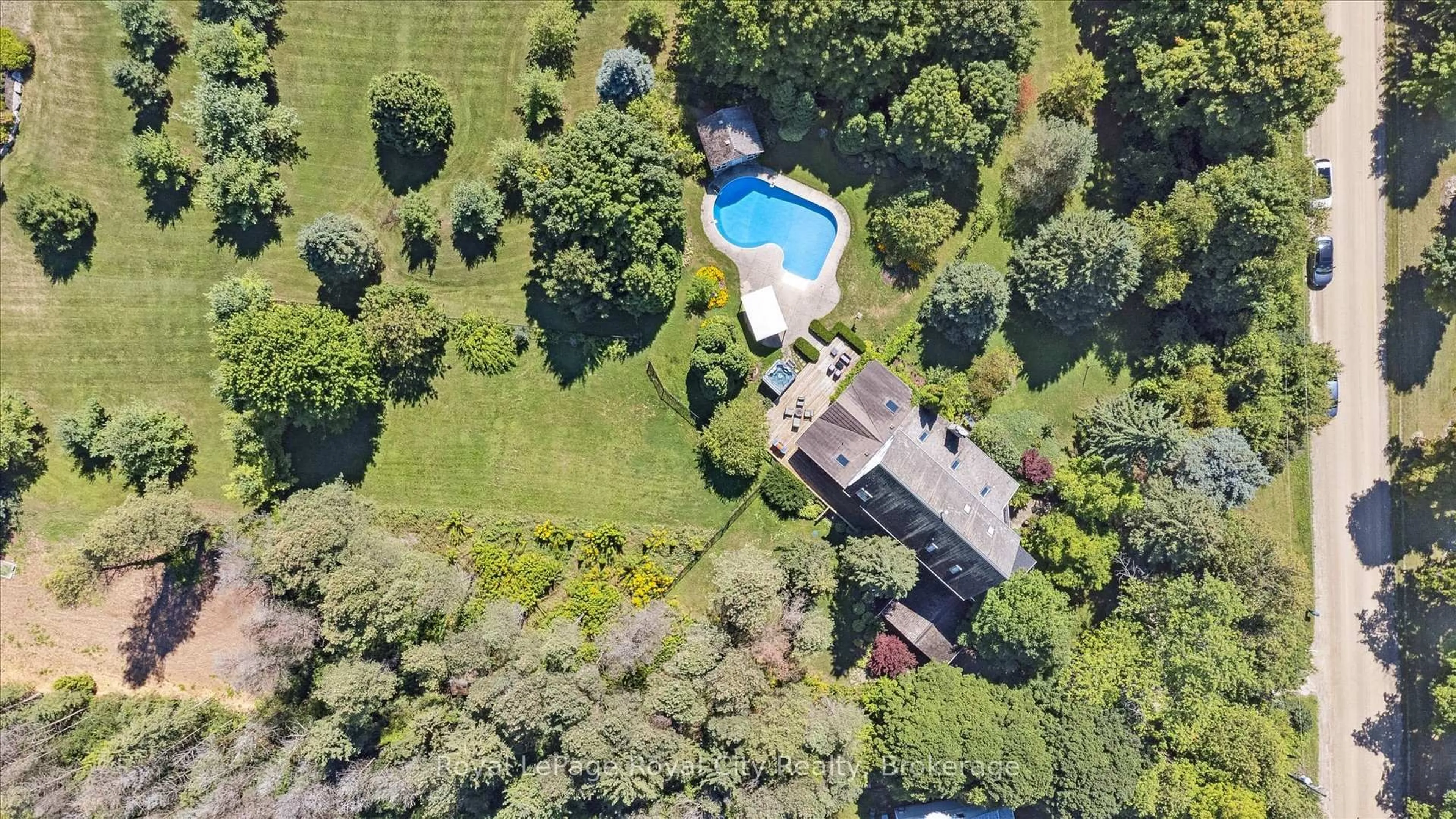 A pic from outside/outdoor area/front of a property/back of a property/a pic from drone, unknown for 159 Carter Rd, Puslinch Ontario N0B 2J0