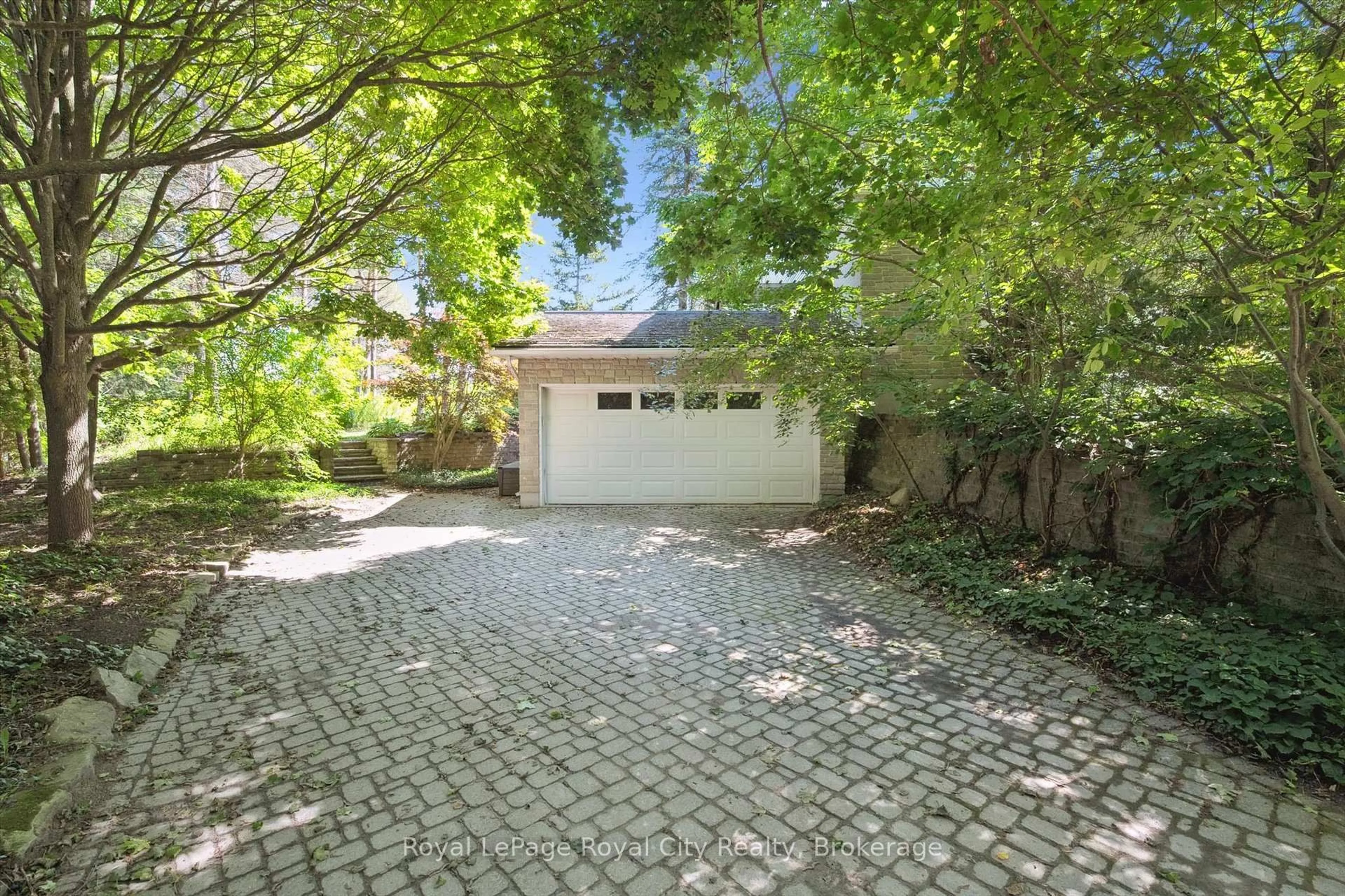 A pic from outside/outdoor area/front of a property/back of a property/a pic from drone, street for 159 Carter Rd, Puslinch Ontario N0B 2J0