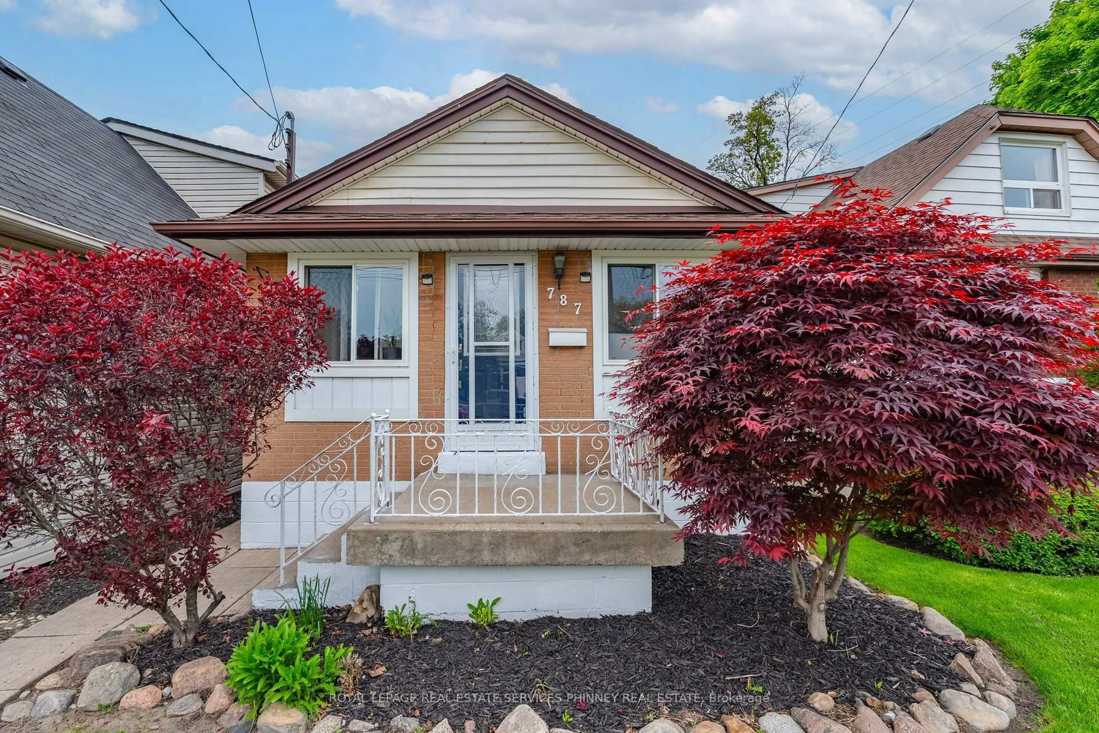 Home with vinyl exterior material, street for 787 Knox Ave, Hamilton Ontario L8H 6K9