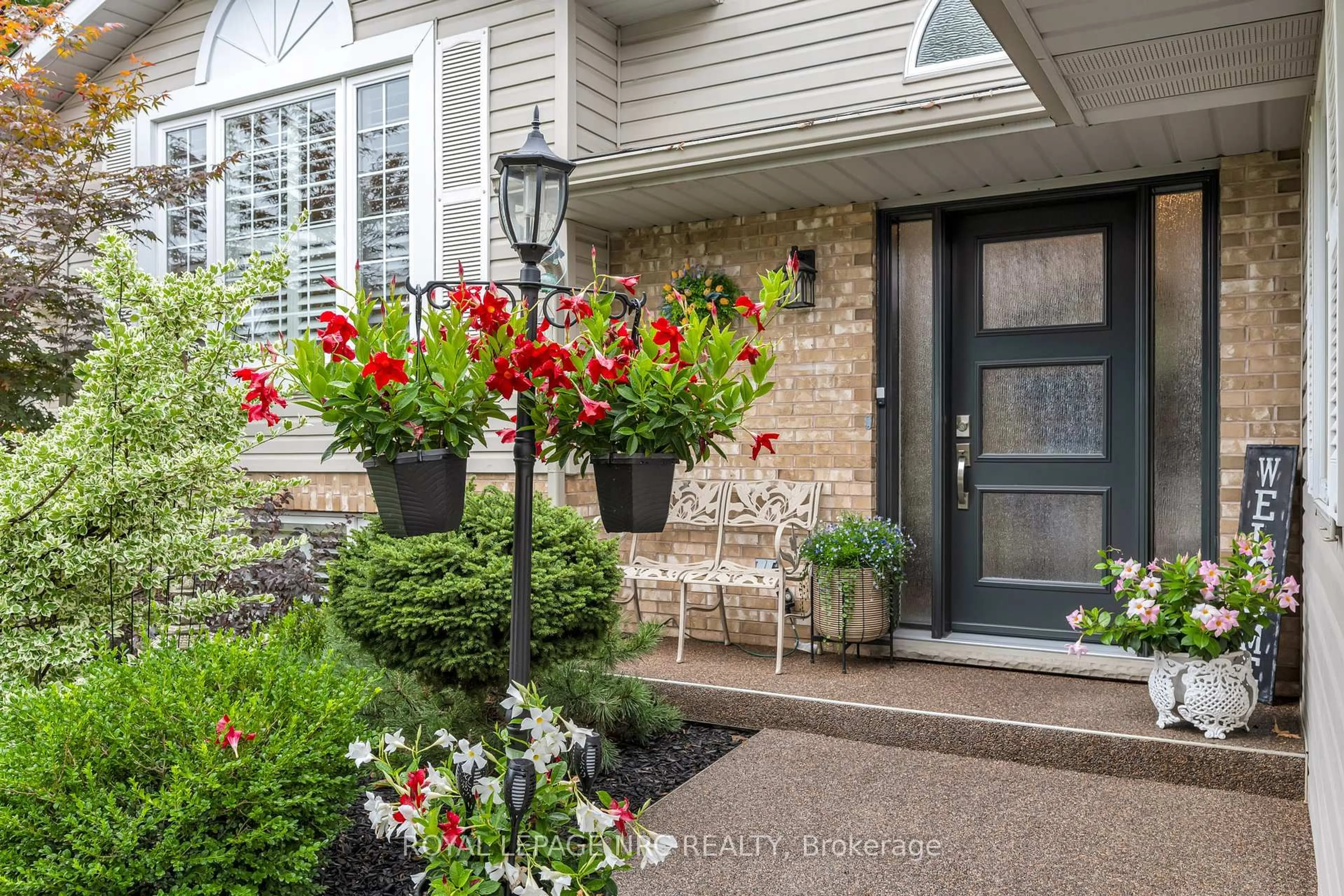 Indoor entryway for 8 Stefanie Cres, Welland Ontario L3C 6X6