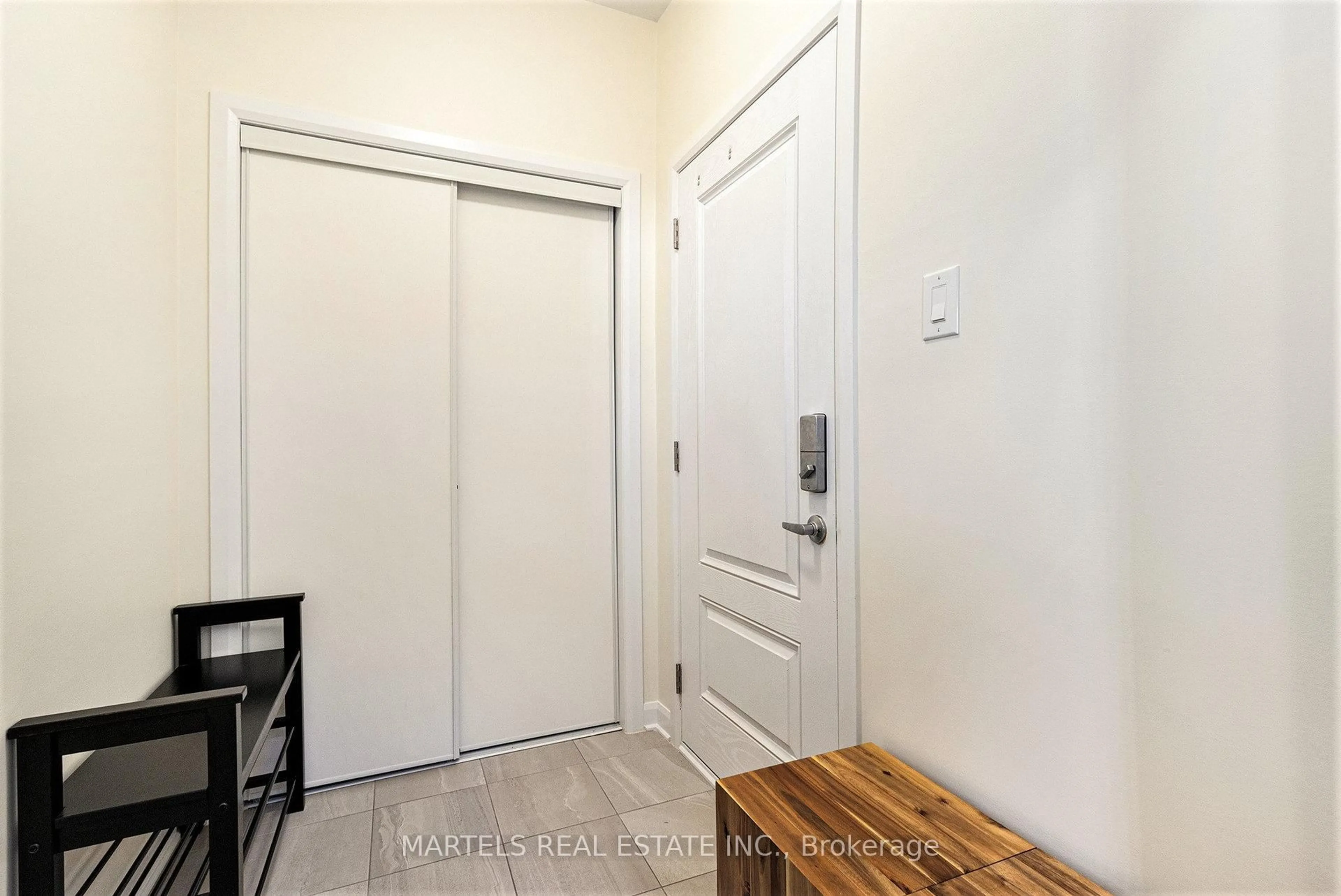 Indoor entryway for 39 Watchim St, Orleans Ontario K4A 5K6