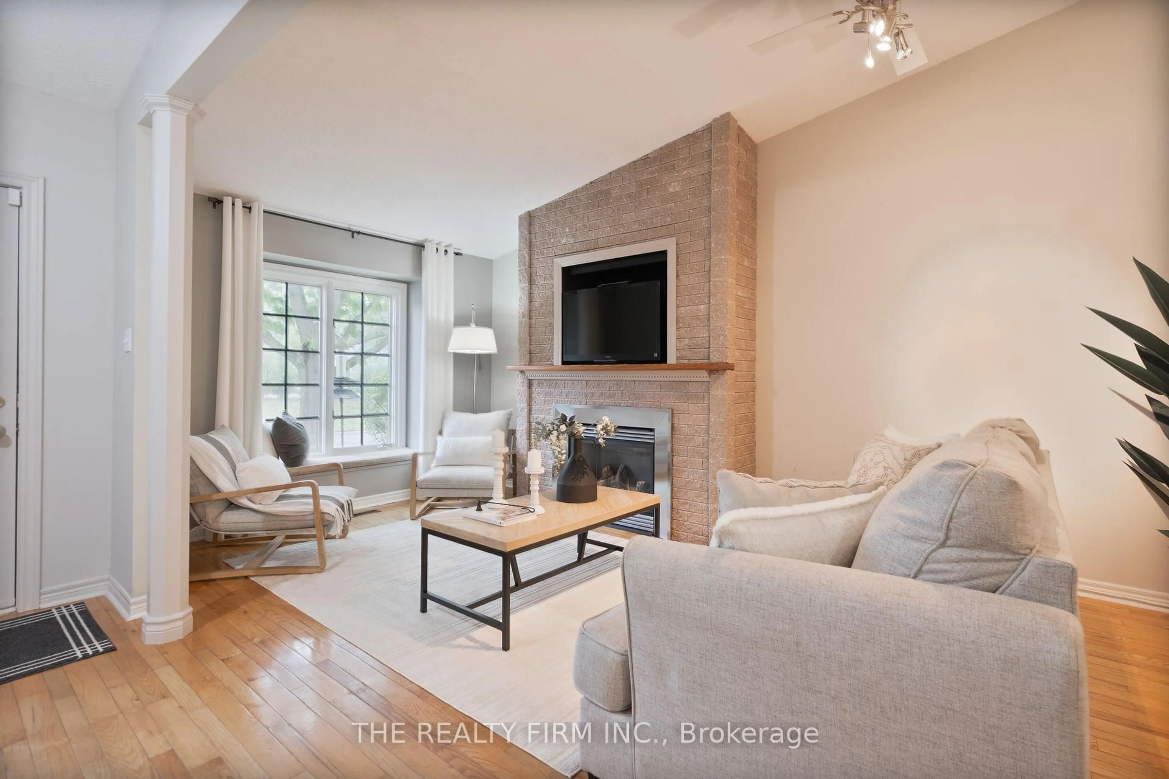 Living room with furniture, wood/laminate floor for 1241 Hamilton Rd #7, London East Ontario N5W 6B3