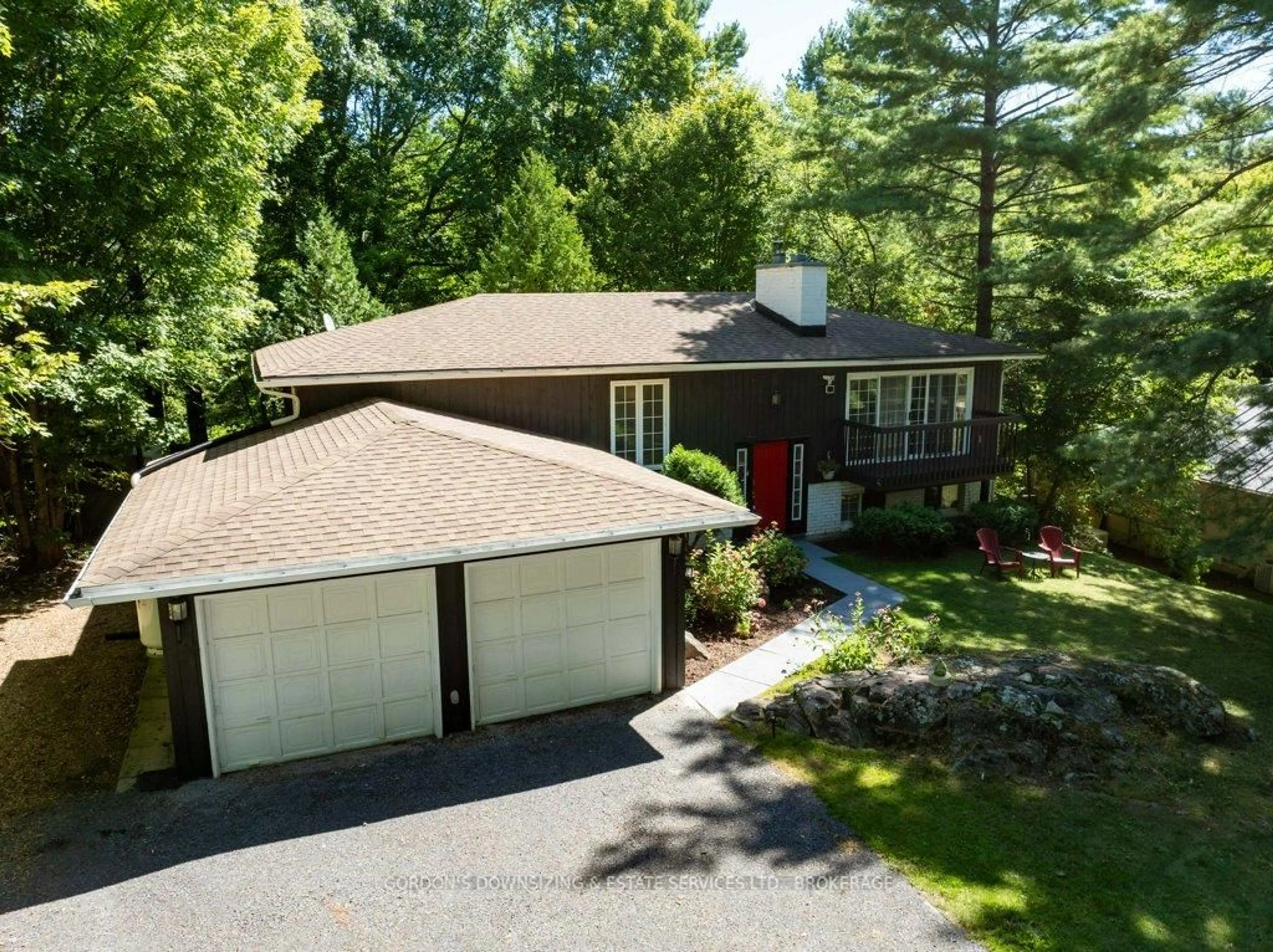 A pic from outside/outdoor area/front of a property/back of a property/a pic from drone, street for 32 Village Estates Rd, Front of Leeds & Seeleys Bay Ontario K0E 1L0