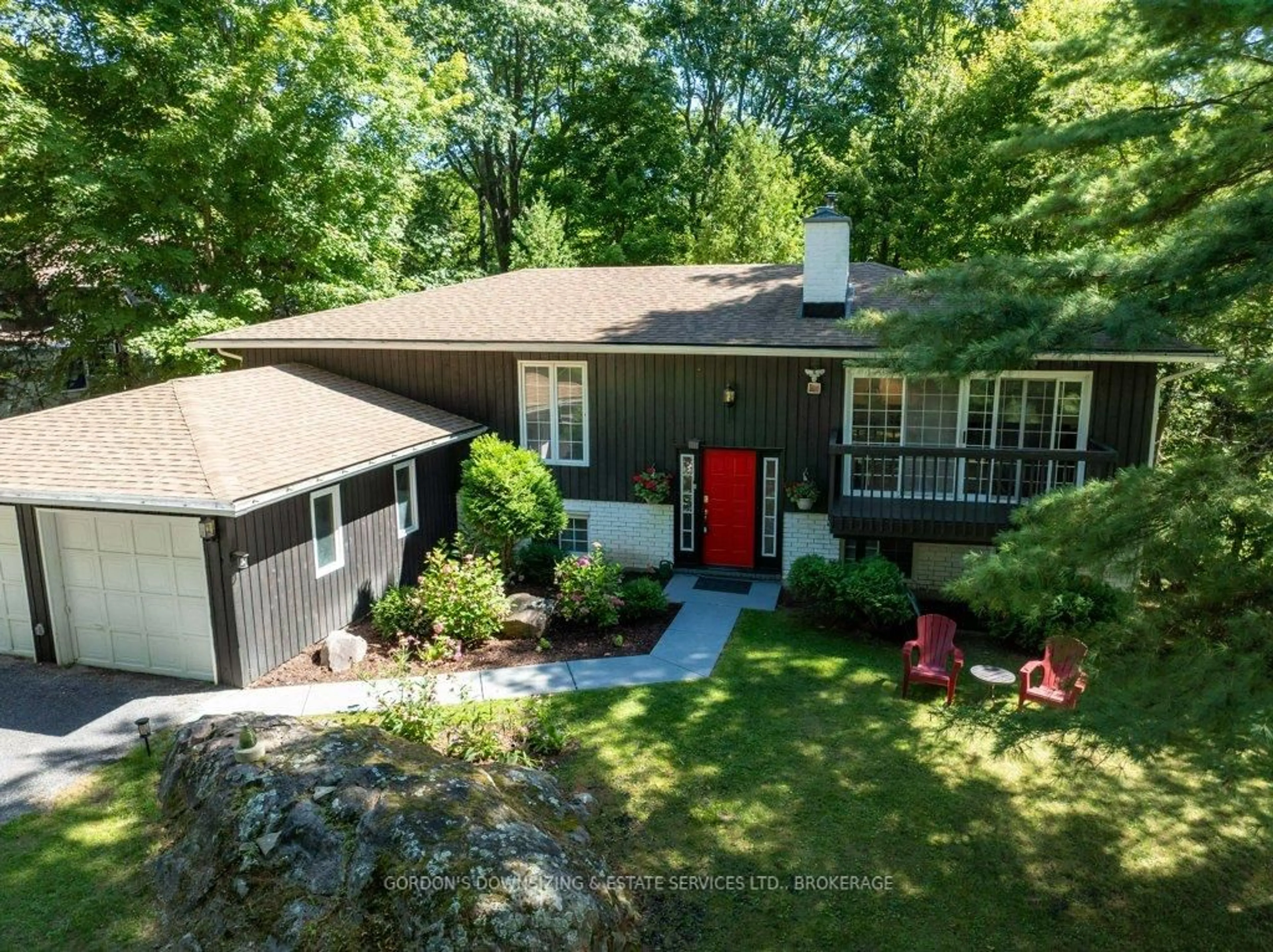 A pic from outside/outdoor area/front of a property/back of a property/a pic from drone, street for 32 Village Estates Rd, Front of Leeds & Seeleys Bay Ontario K0E 1L0