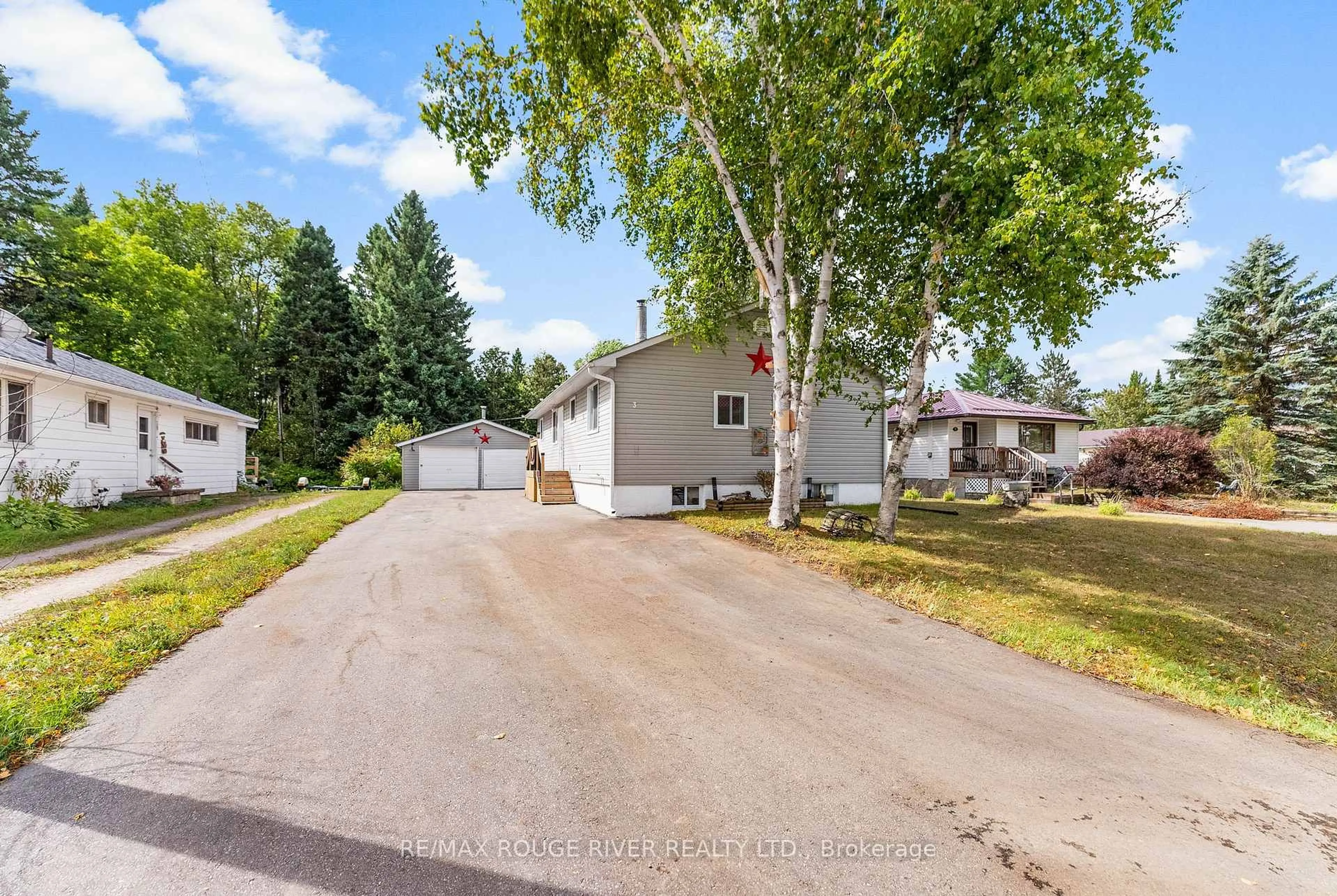 A pic from outside/outdoor area/front of a property/back of a property/a pic from drone, street for 3 Short St, Highlands East Ontario K0L 1M0