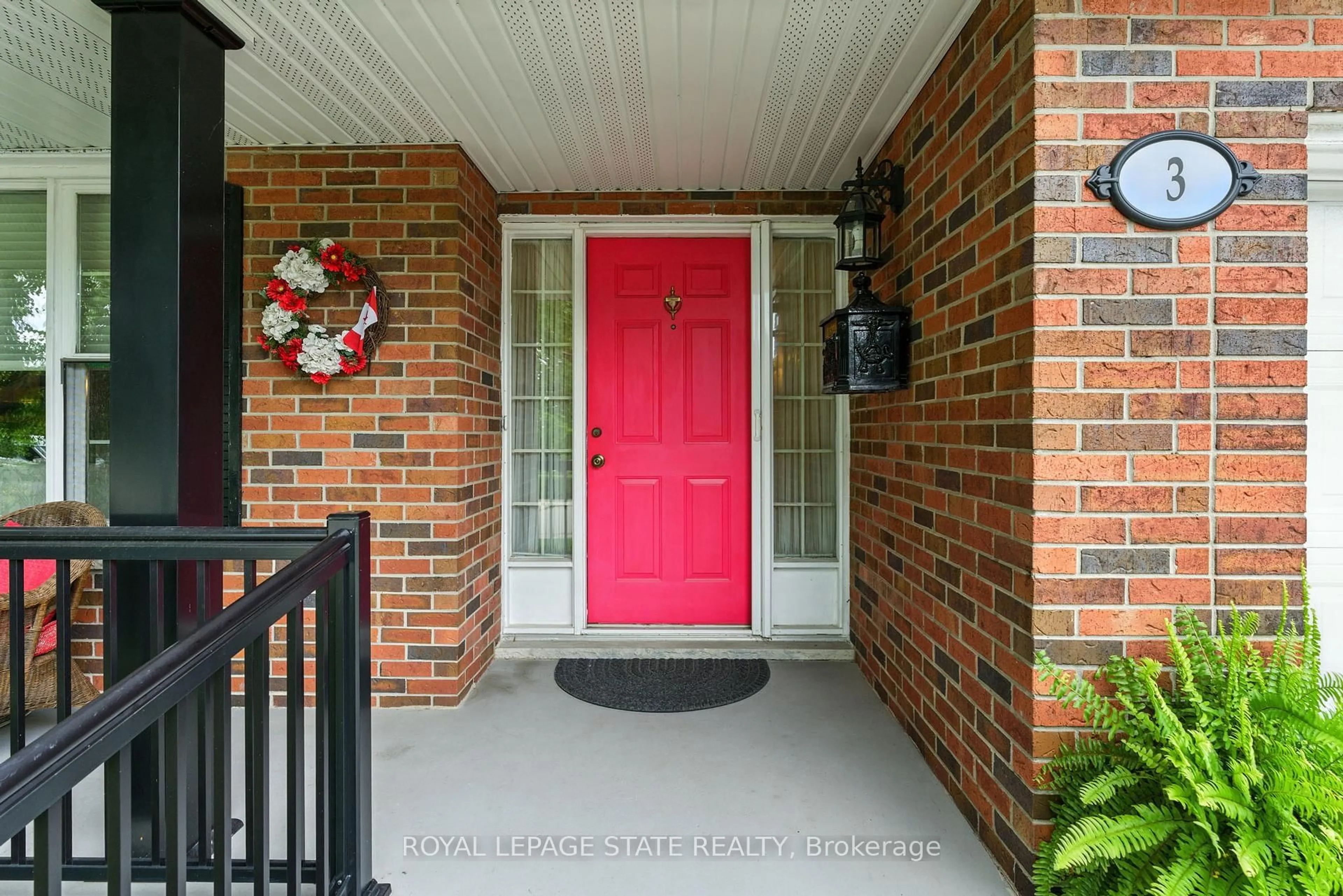 Indoor entryway for 3 Atkins Dr, Hamilton Ontario L9C 6T6