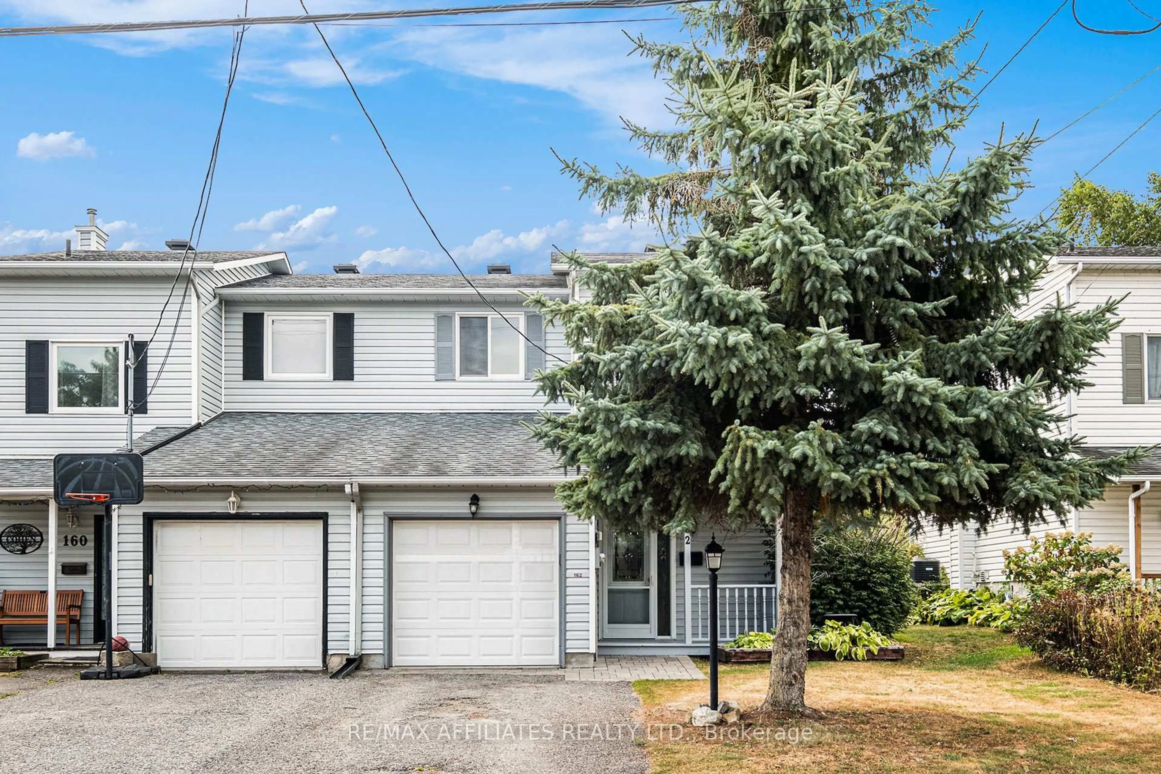 Home with vinyl exterior material, street for 162 Morris St, Carleton Place Ontario K7C 4N2