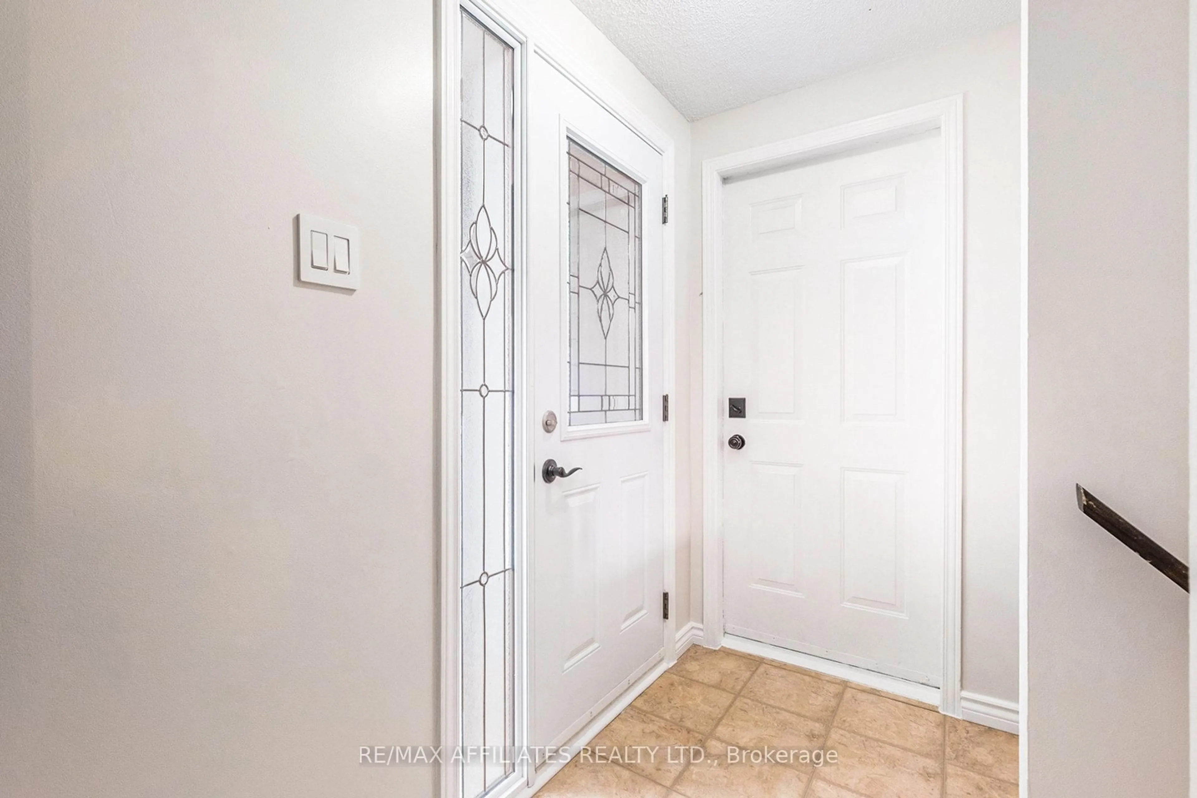Indoor entryway for 162 Morris St, Carleton Place Ontario K7C 4N2