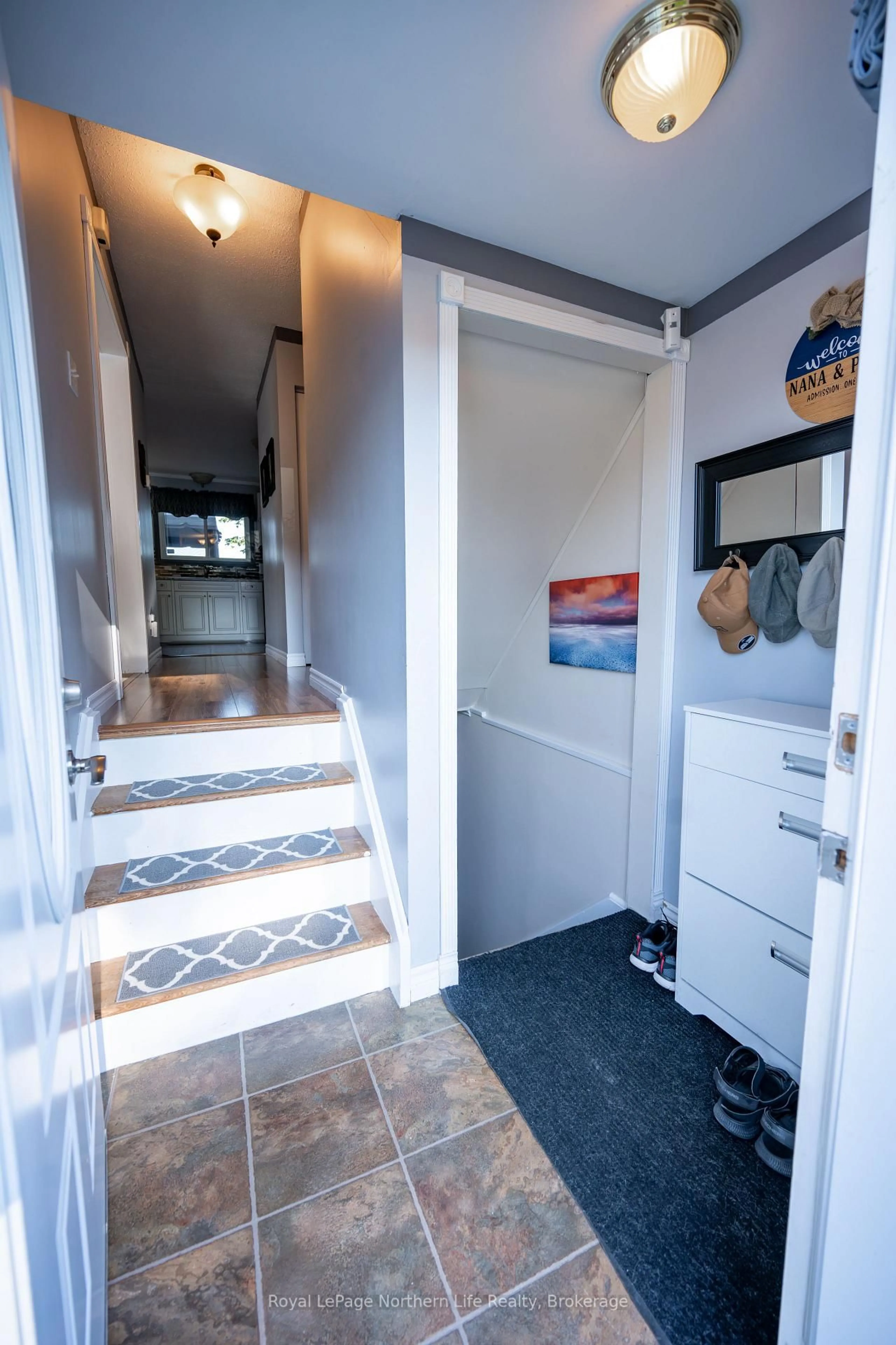 Indoor entryway for 310 Mountainview Dr, North Bay Ontario P1A 2X7