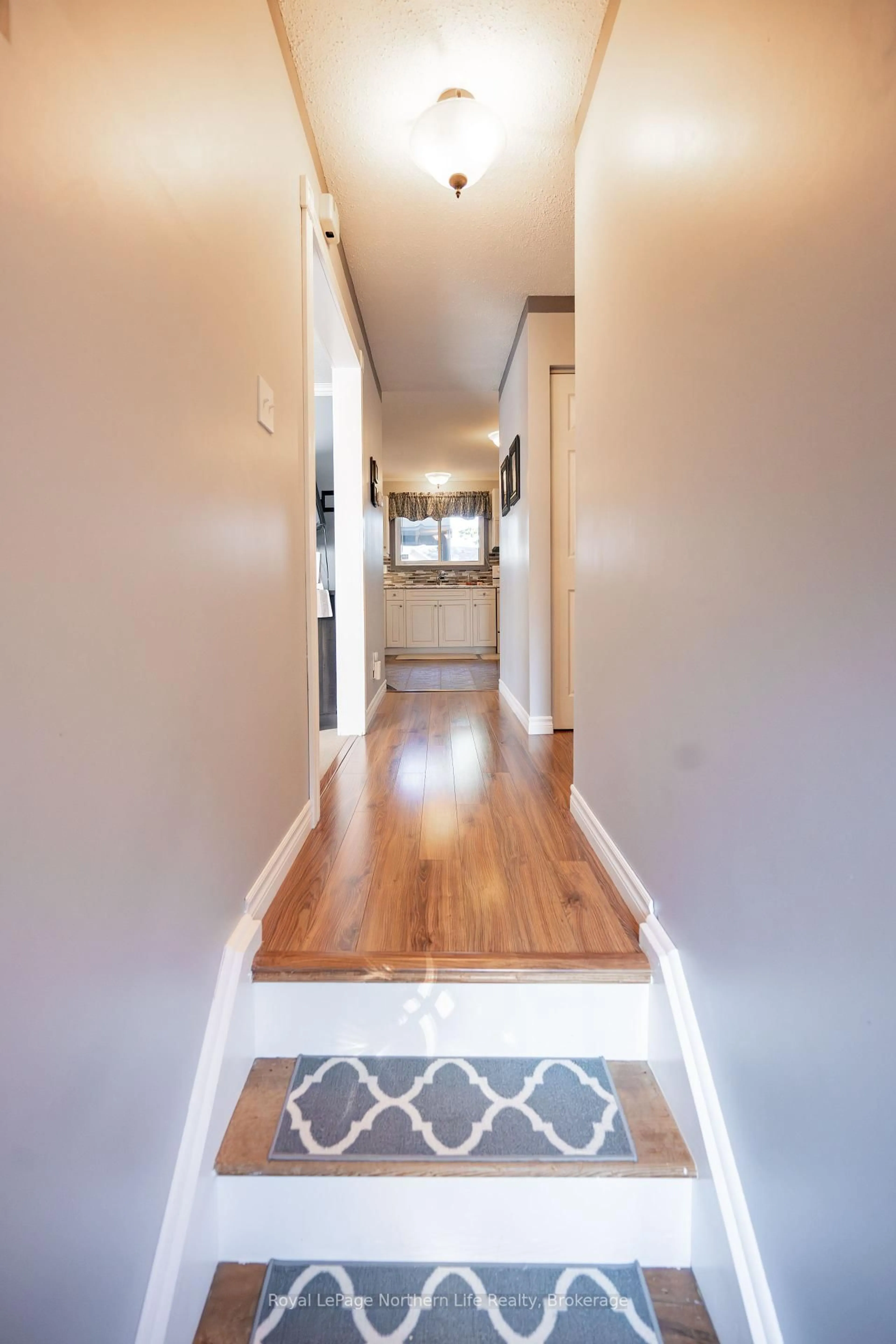 Indoor entryway for 310 Mountainview Dr, North Bay Ontario P1A 2X7