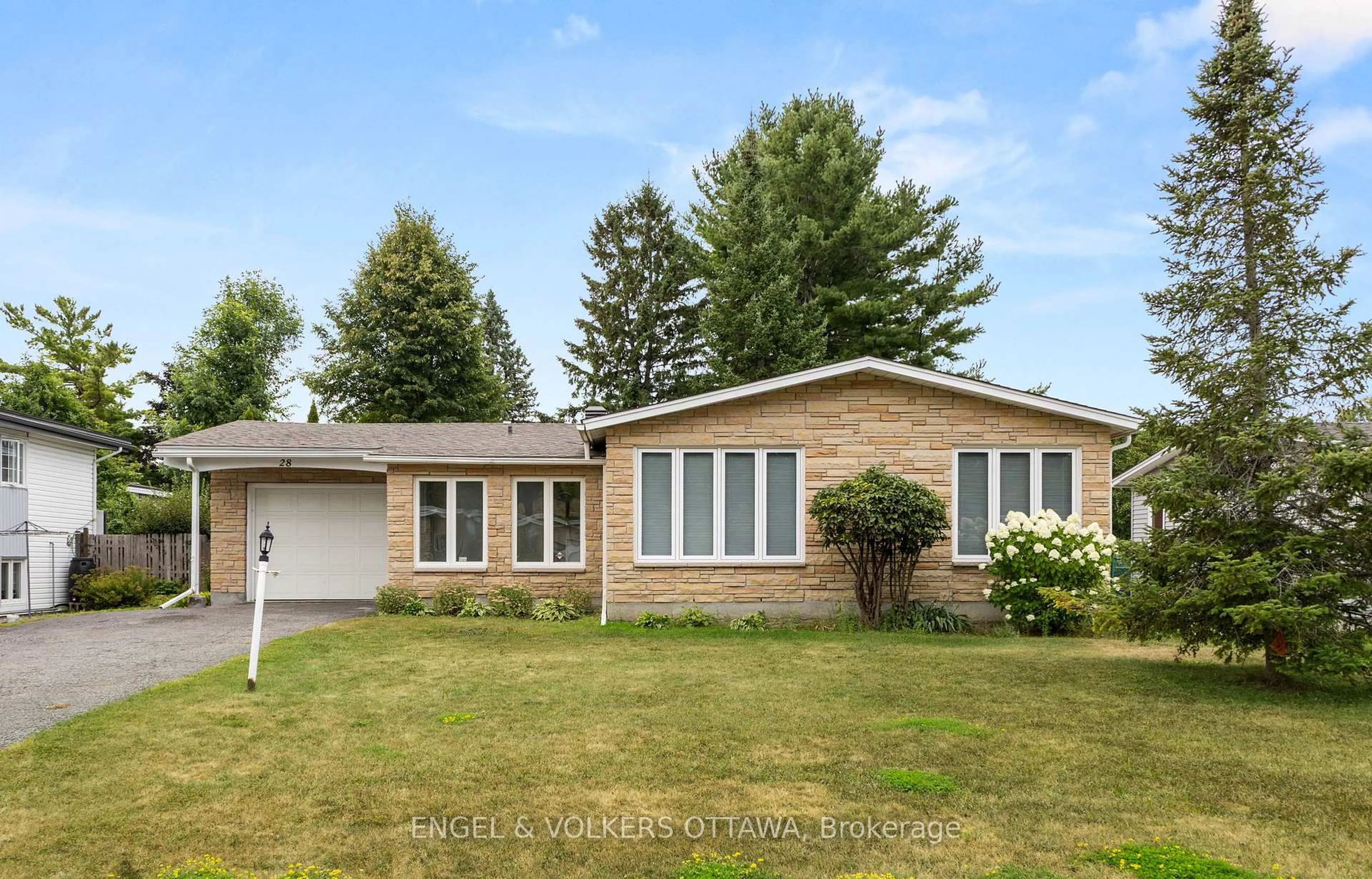 Home with vinyl exterior material, street for 28 Parker Ave, Ottawa Ontario K2G 3A7