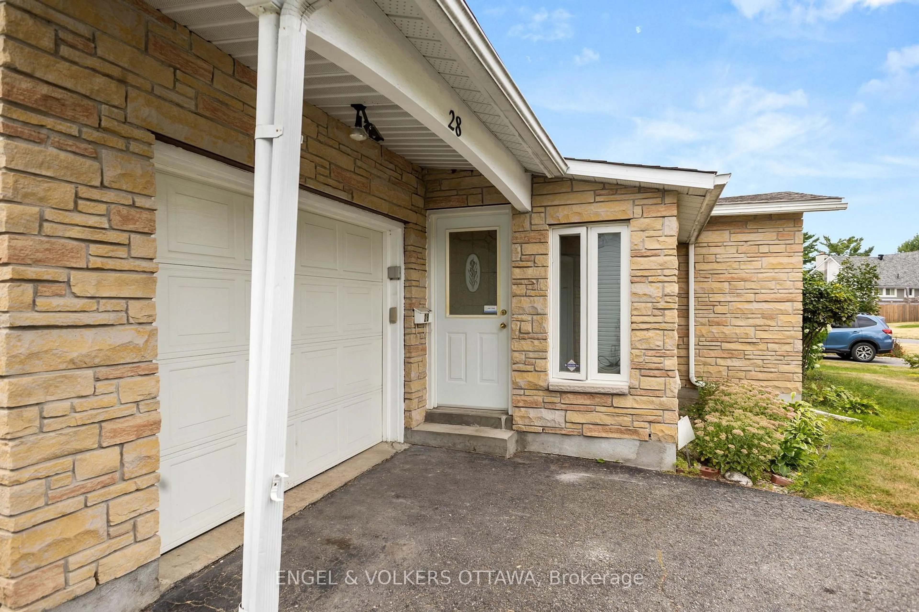 Unknown for 28 Parker Ave, Ottawa Ontario K2G 3A7