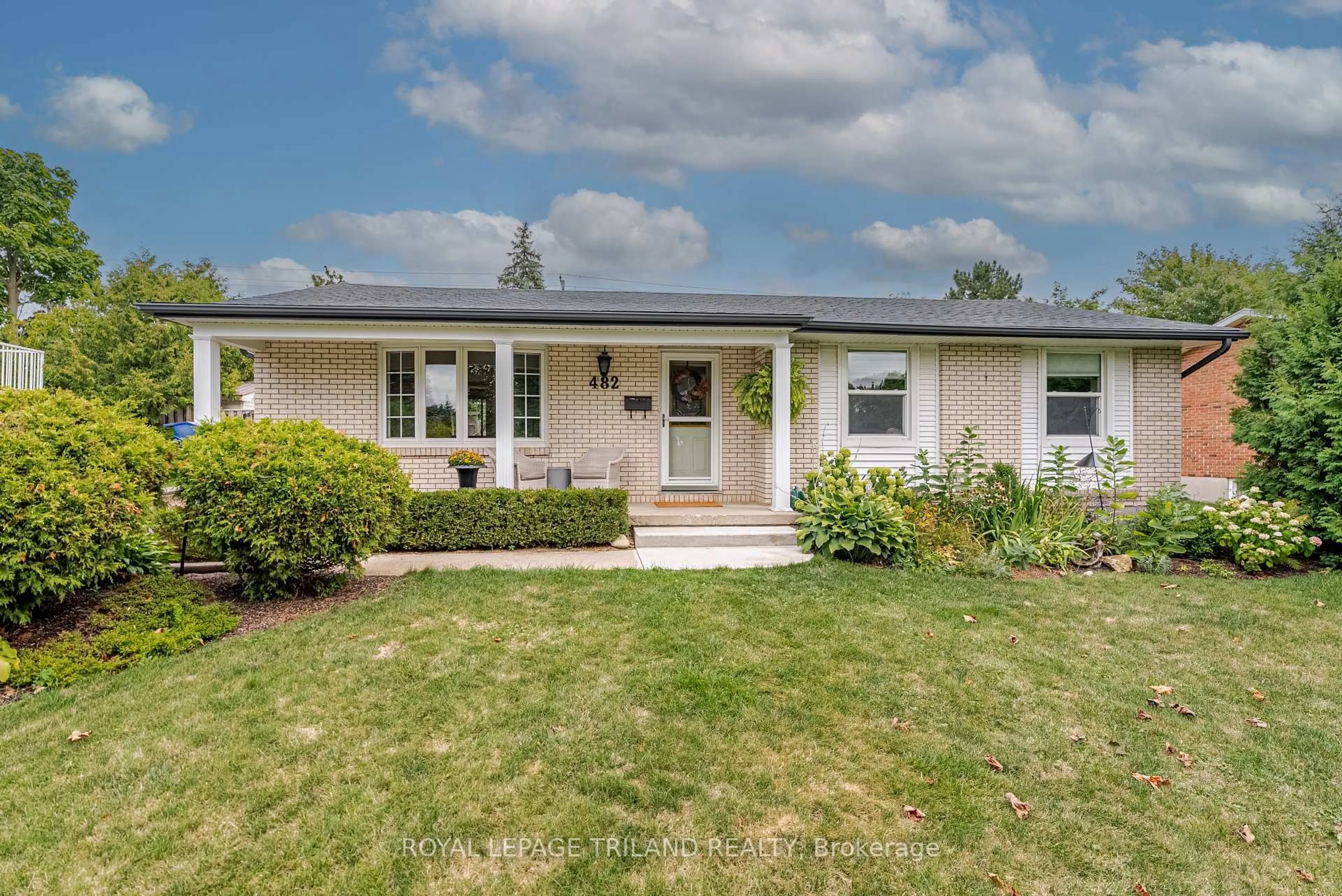 Home with vinyl exterior material, street for 482 Three Valleys Cres, London South Ontario N5Z 3E7