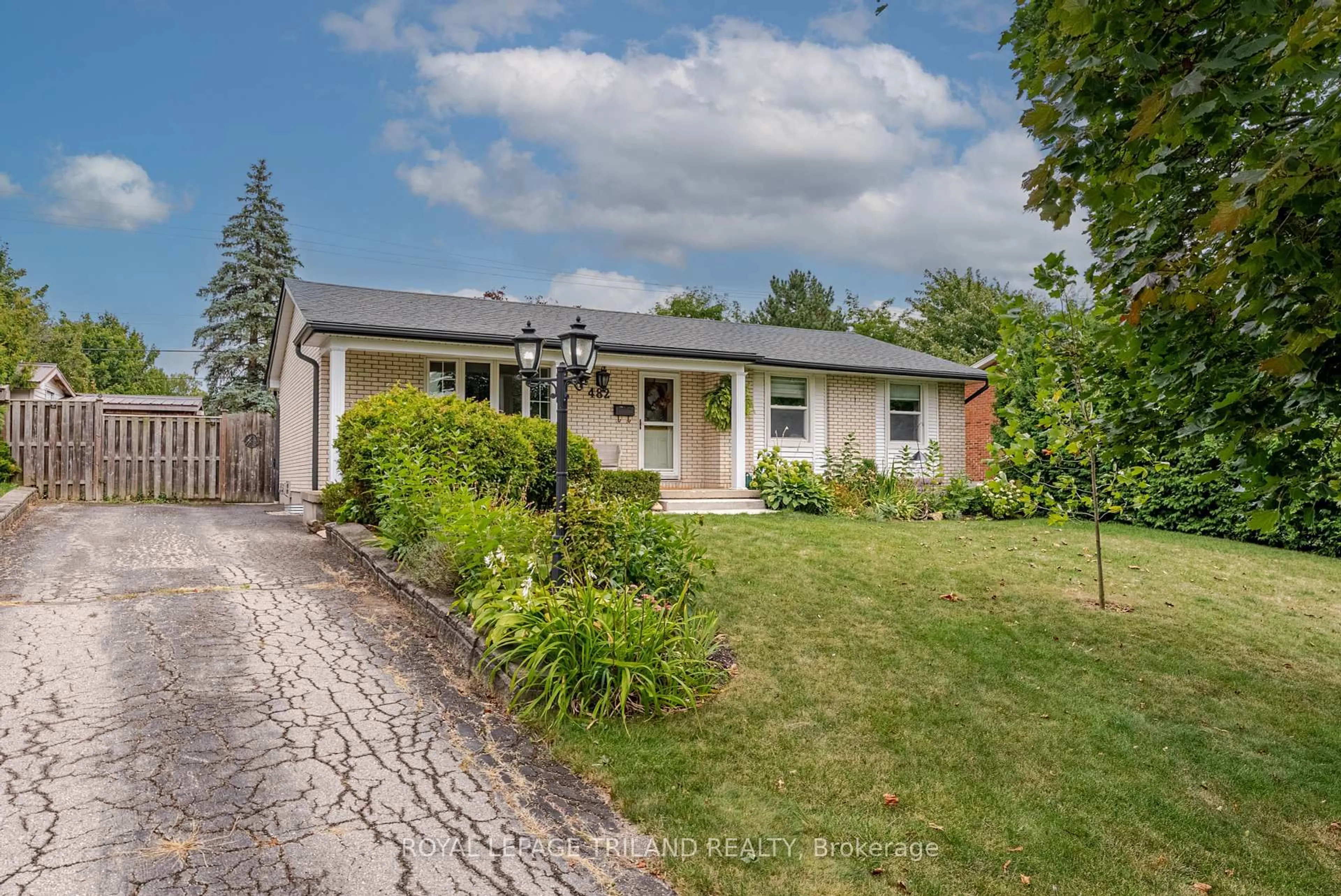 Unknown for 482 Three Valleys Cres, London South Ontario N5Z 3E7