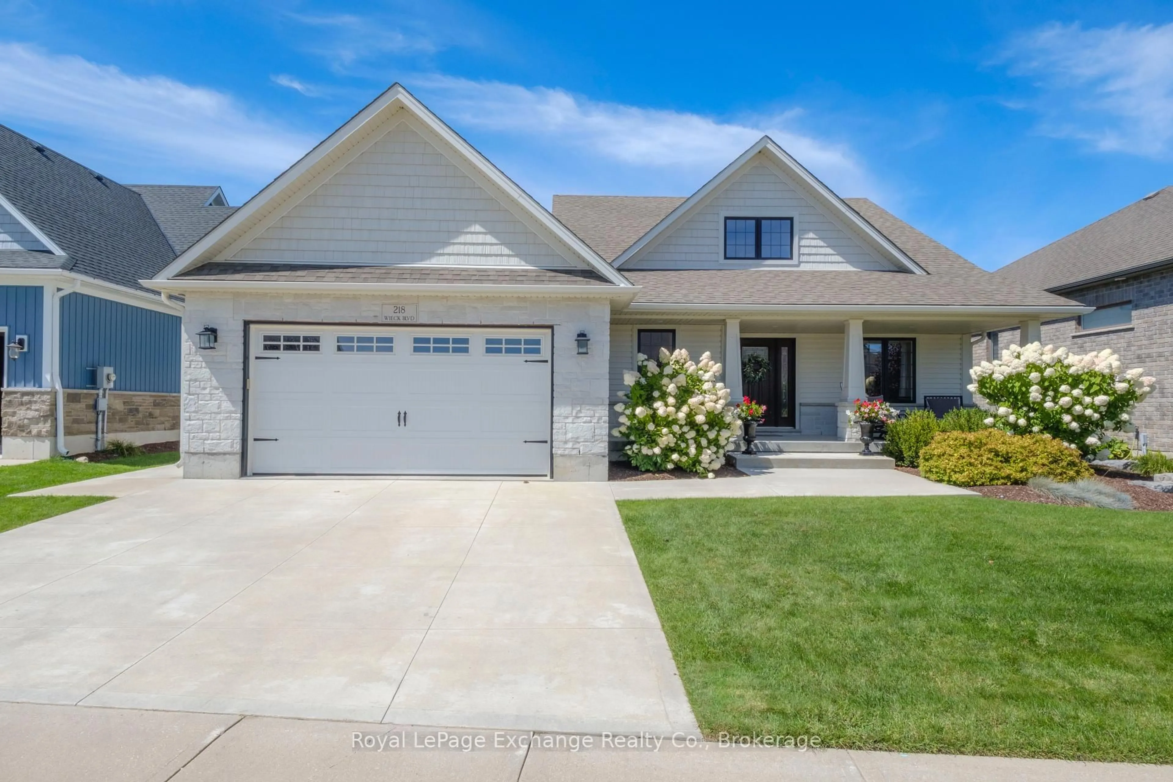 Home with vinyl exterior material, street for 218 Wieck Blvd, Kincardine Ontario N2Z 0A9
