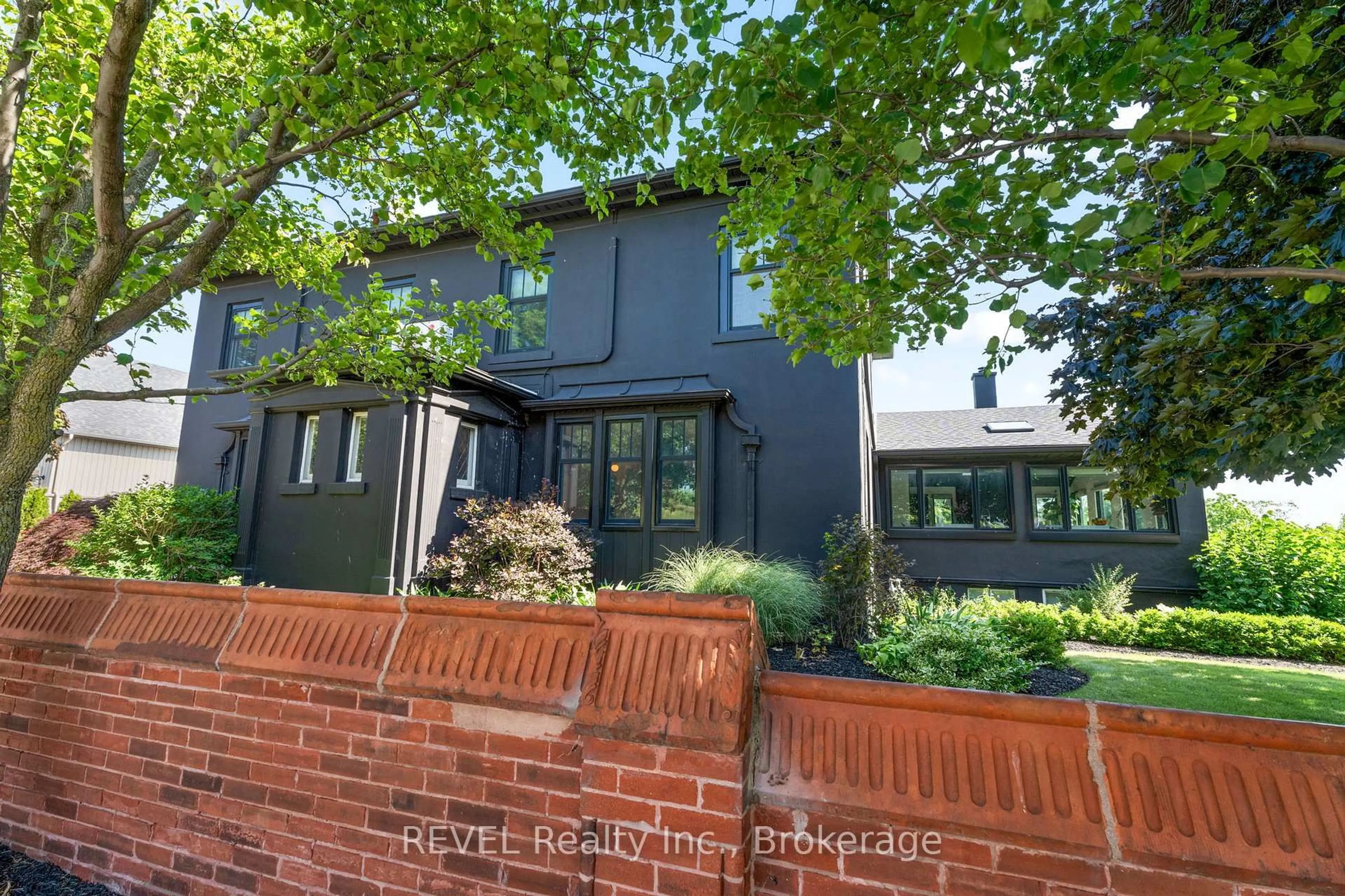 Home with brick exterior material, street for 3543 King St, Lincoln Ontario L0R 2C0