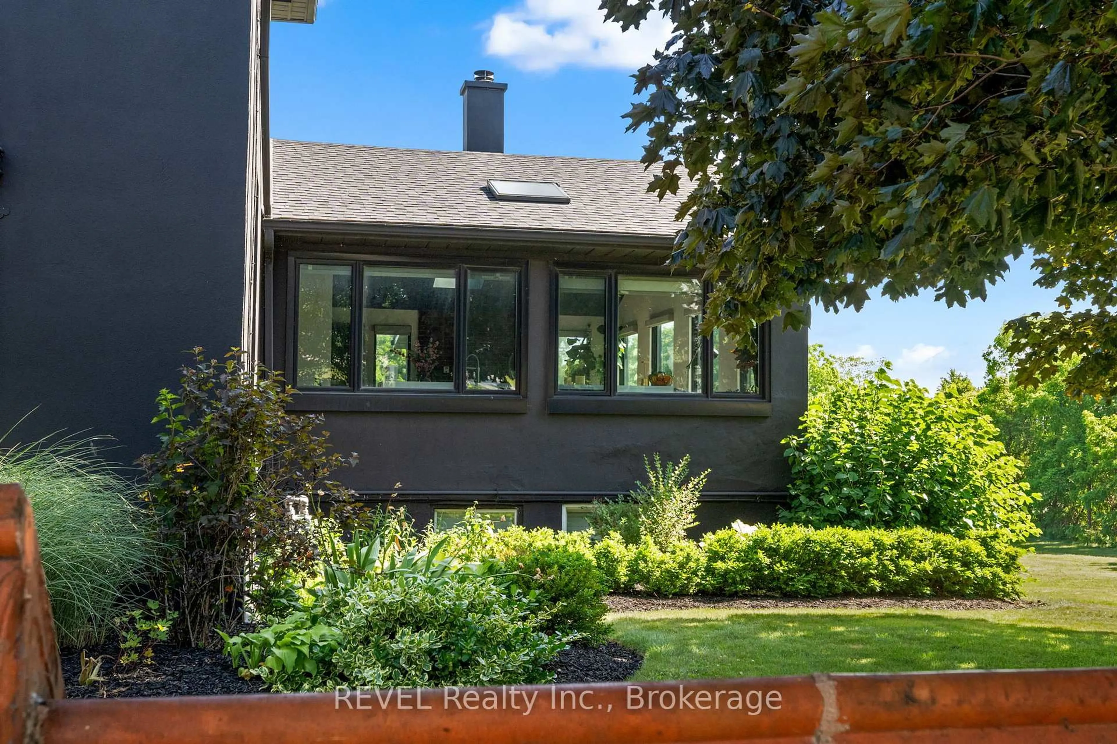 Home with brick exterior material, street for 3543 King St, Lincoln Ontario L0R 2C0