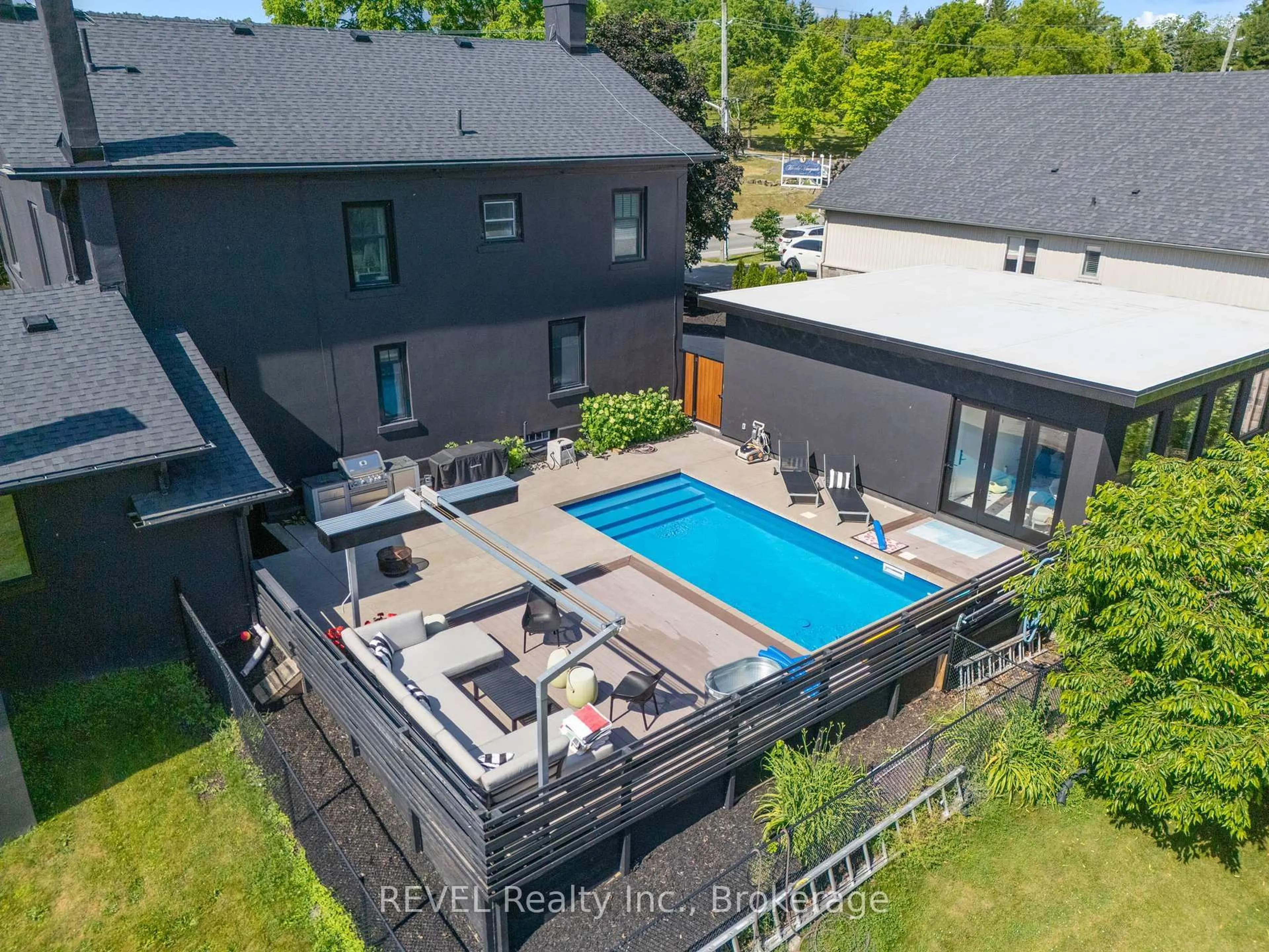 A pic from outside/outdoor area/front of a property/back of a property/a pic from drone, unknown for 3543 King St, Lincoln Ontario L0R 2C0