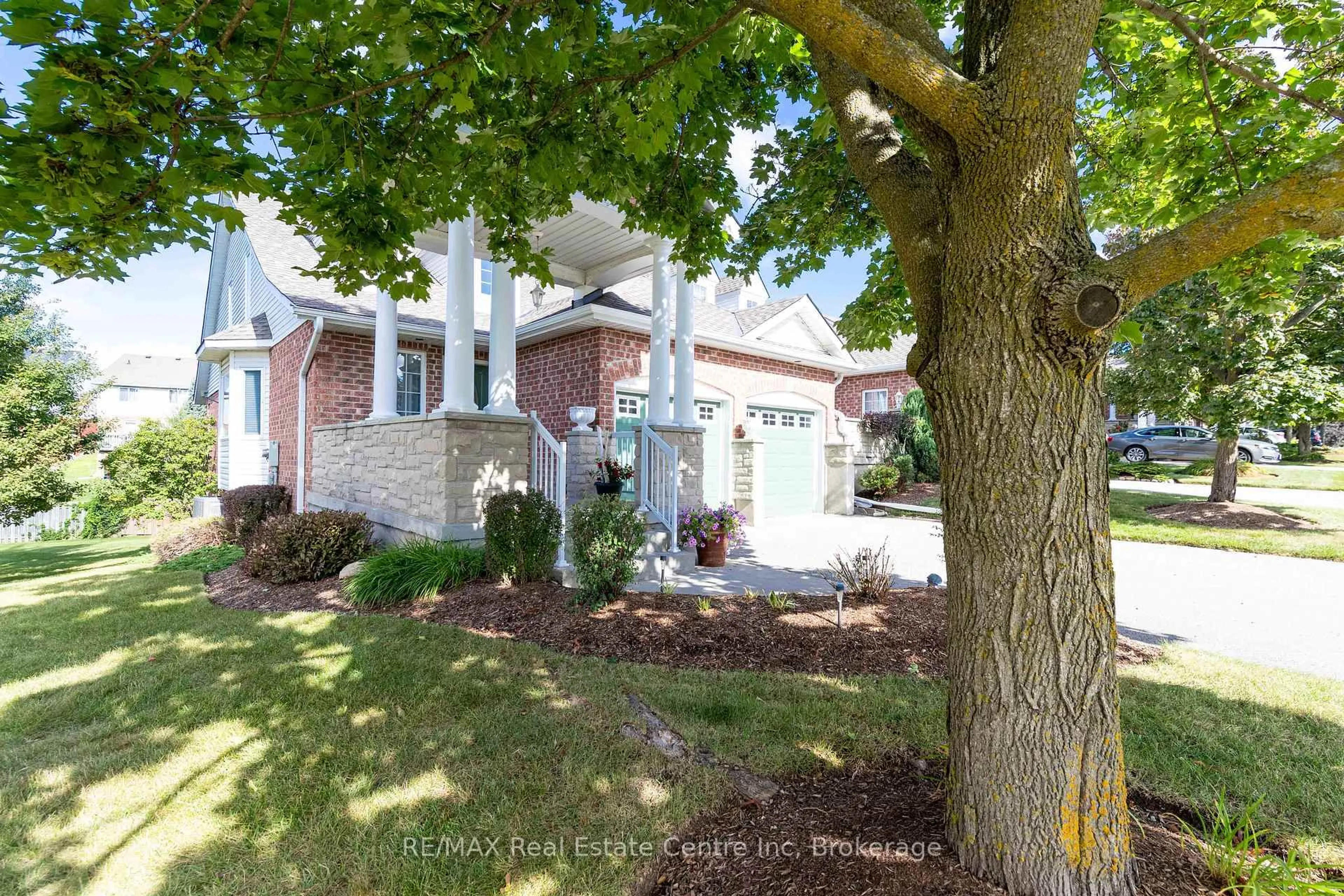Home with brick exterior material, street for 19 Terraview Cres, Guelph Ontario N1G 5A7