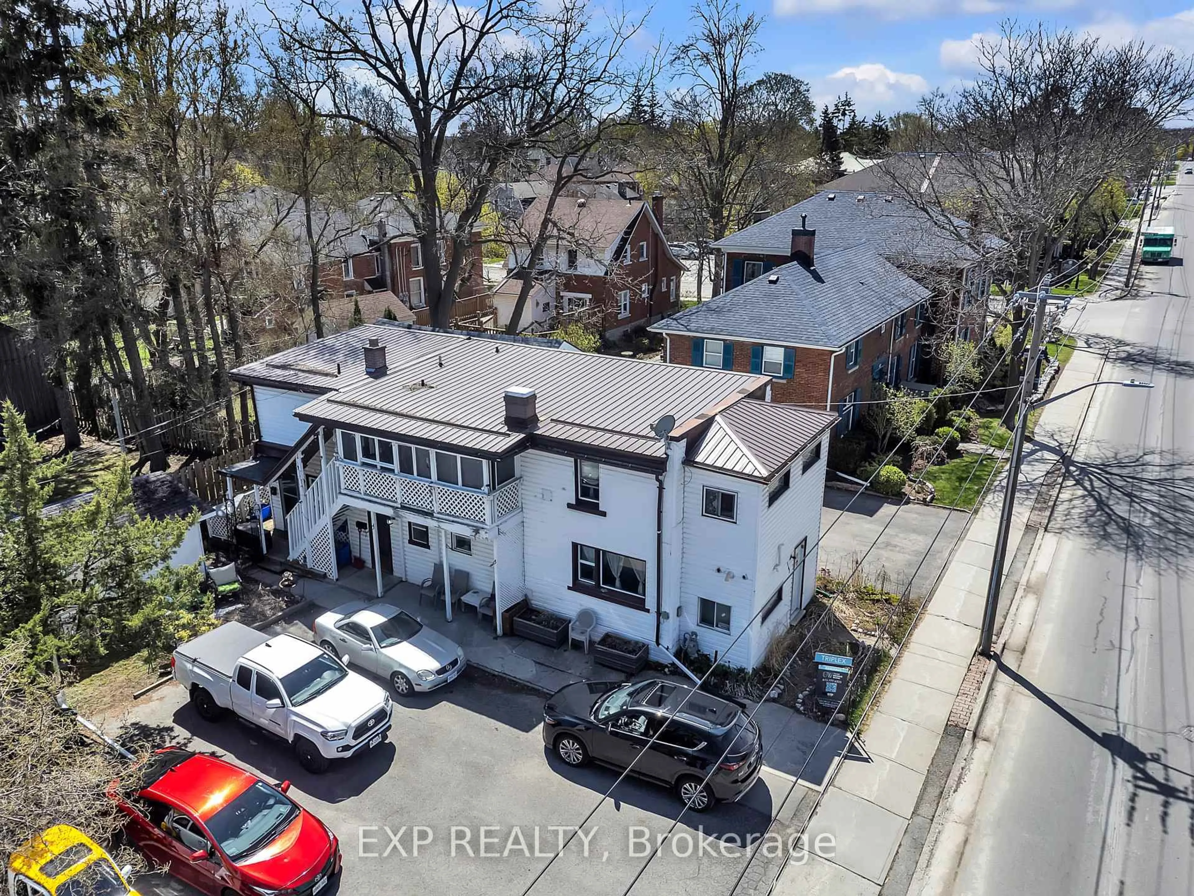 A pic from outside/outdoor area/front of a property/back of a property/a pic from drone, street for 147 Victoria Ave, Belleville Ontario K8N 2B3