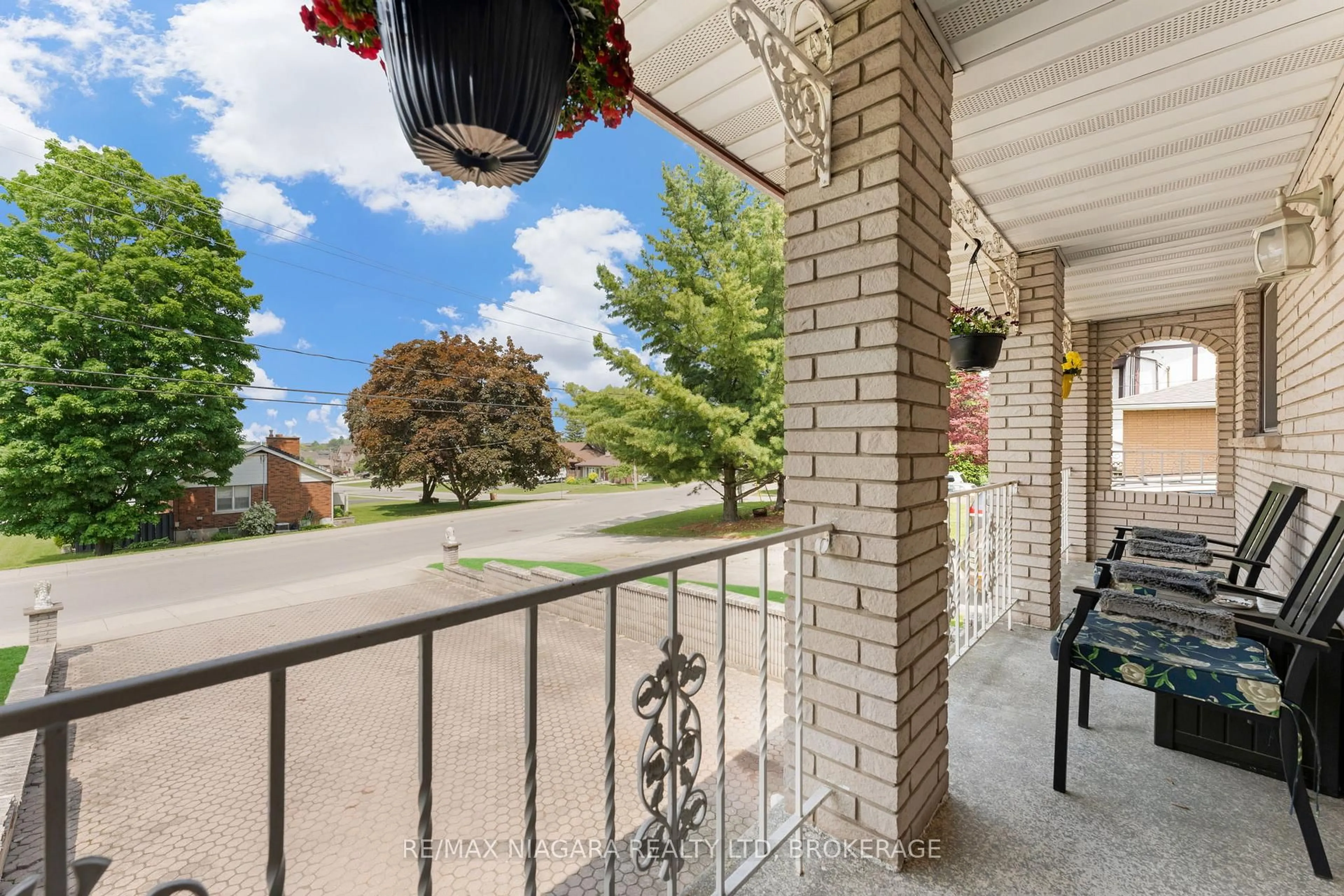 Patio, unknown for 116 Pine Dr, Hamilton Ontario L8G 3B7