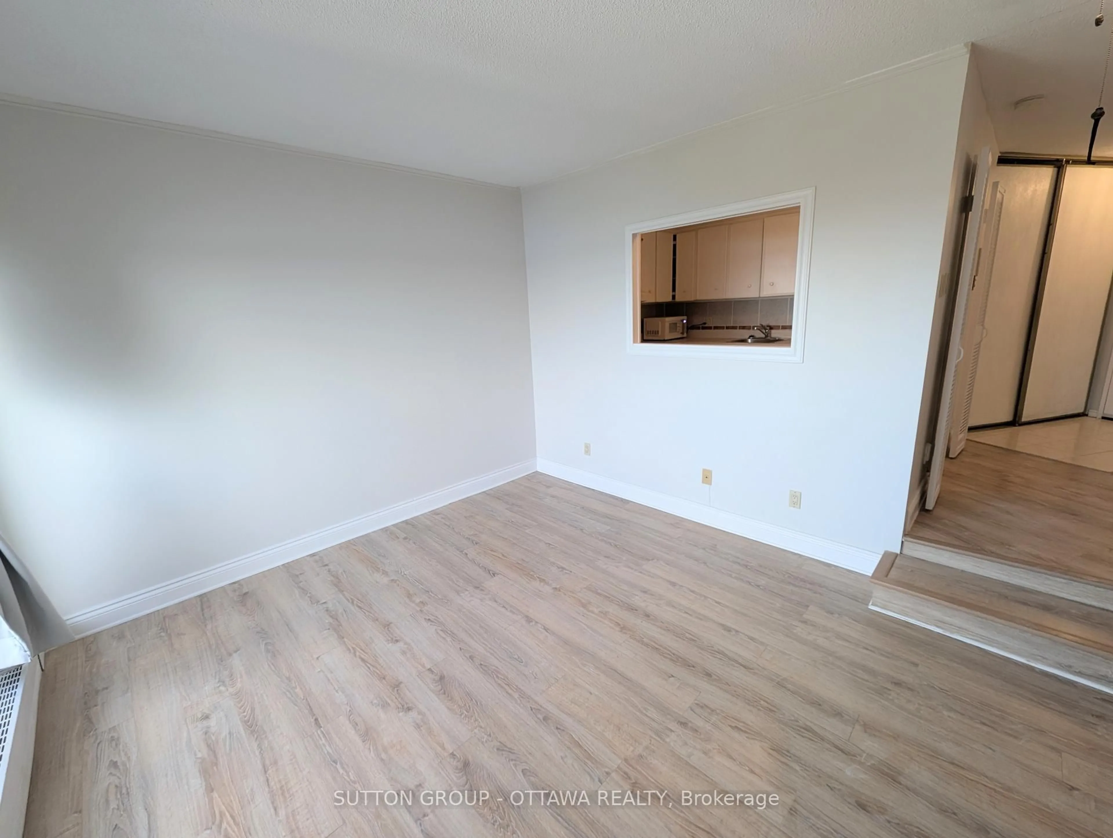 A pic of a room for 1081 Ambleside Dr #2512, Ottawa Ontario K2B 8C8