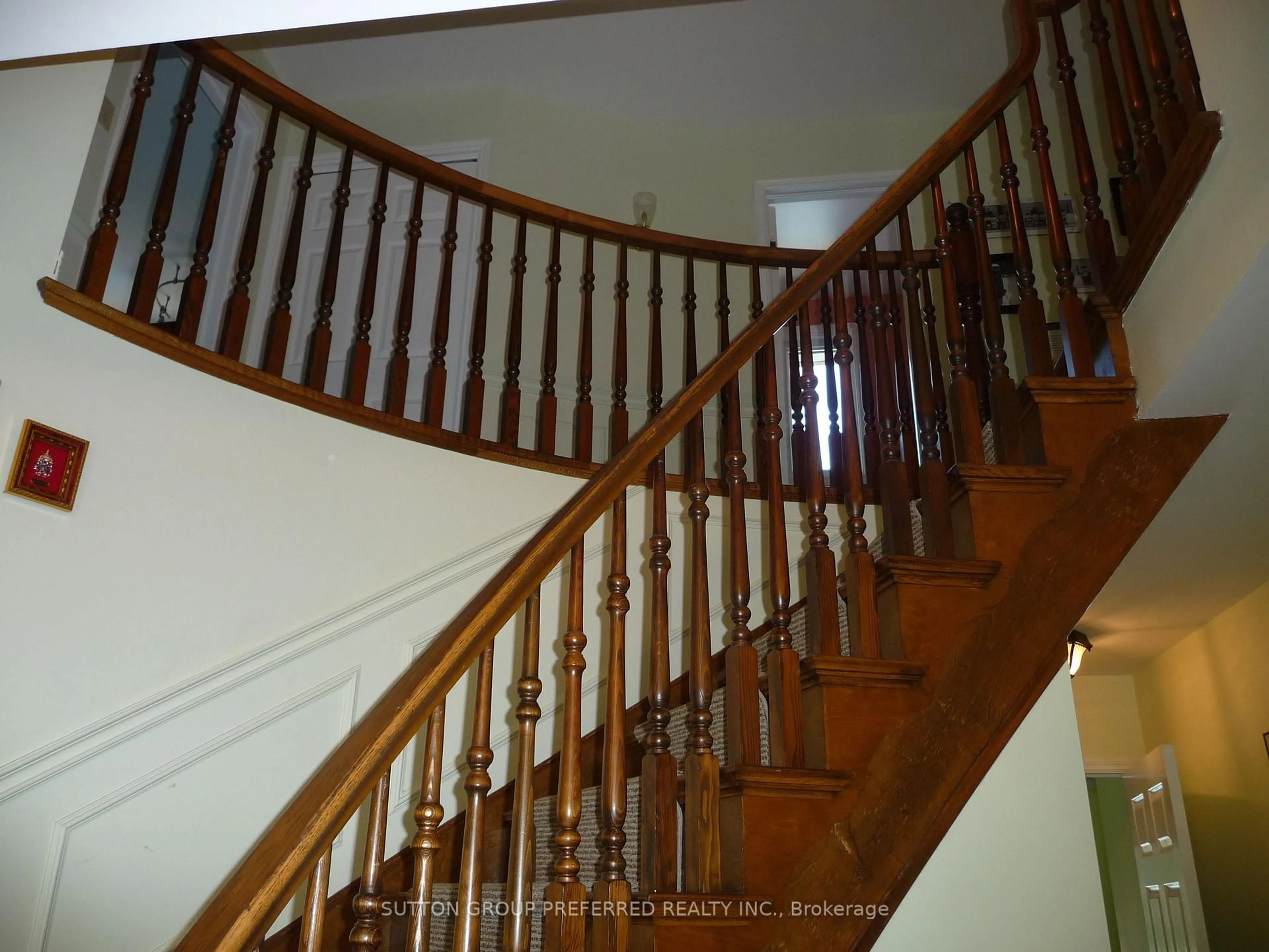 Stairs for 182 Whisperwood Ave, London South Ontario N6K 4C7