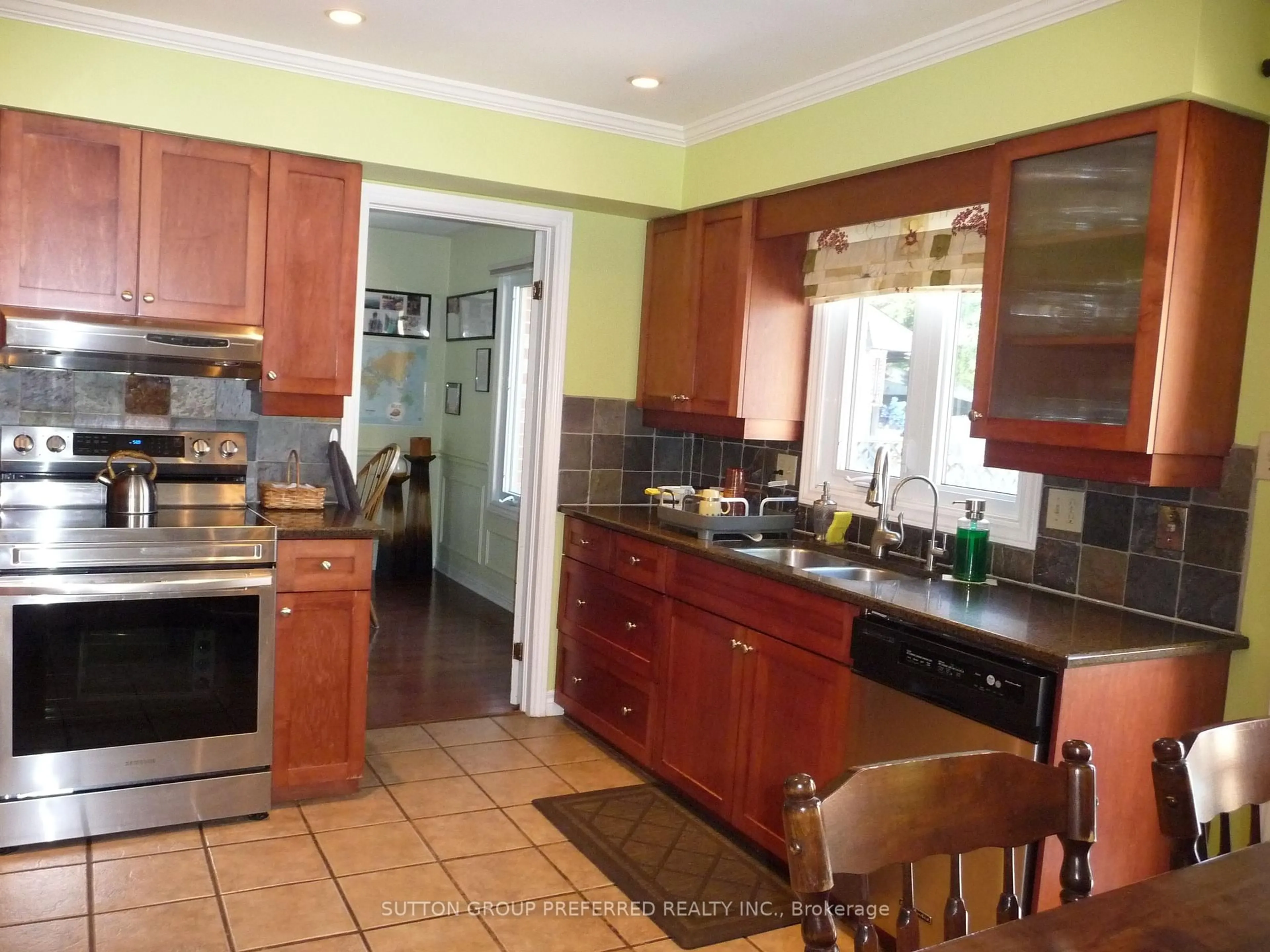 Standard kitchen, ceramic/tile floor for 182 Whisperwood Ave, London South Ontario N6K 4C7